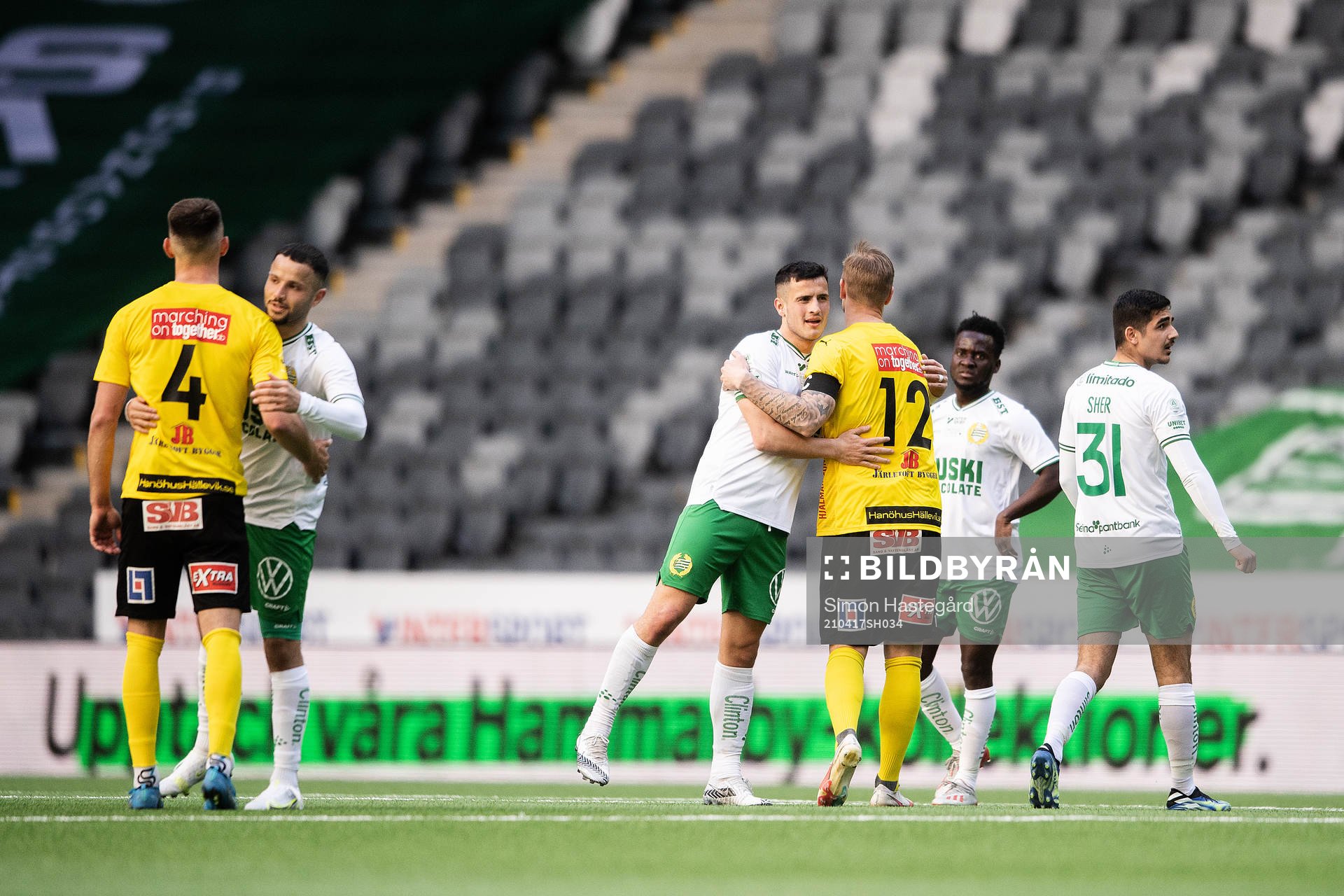 Hammarbys Astrit Selmani och Mjällbys David Löfquist