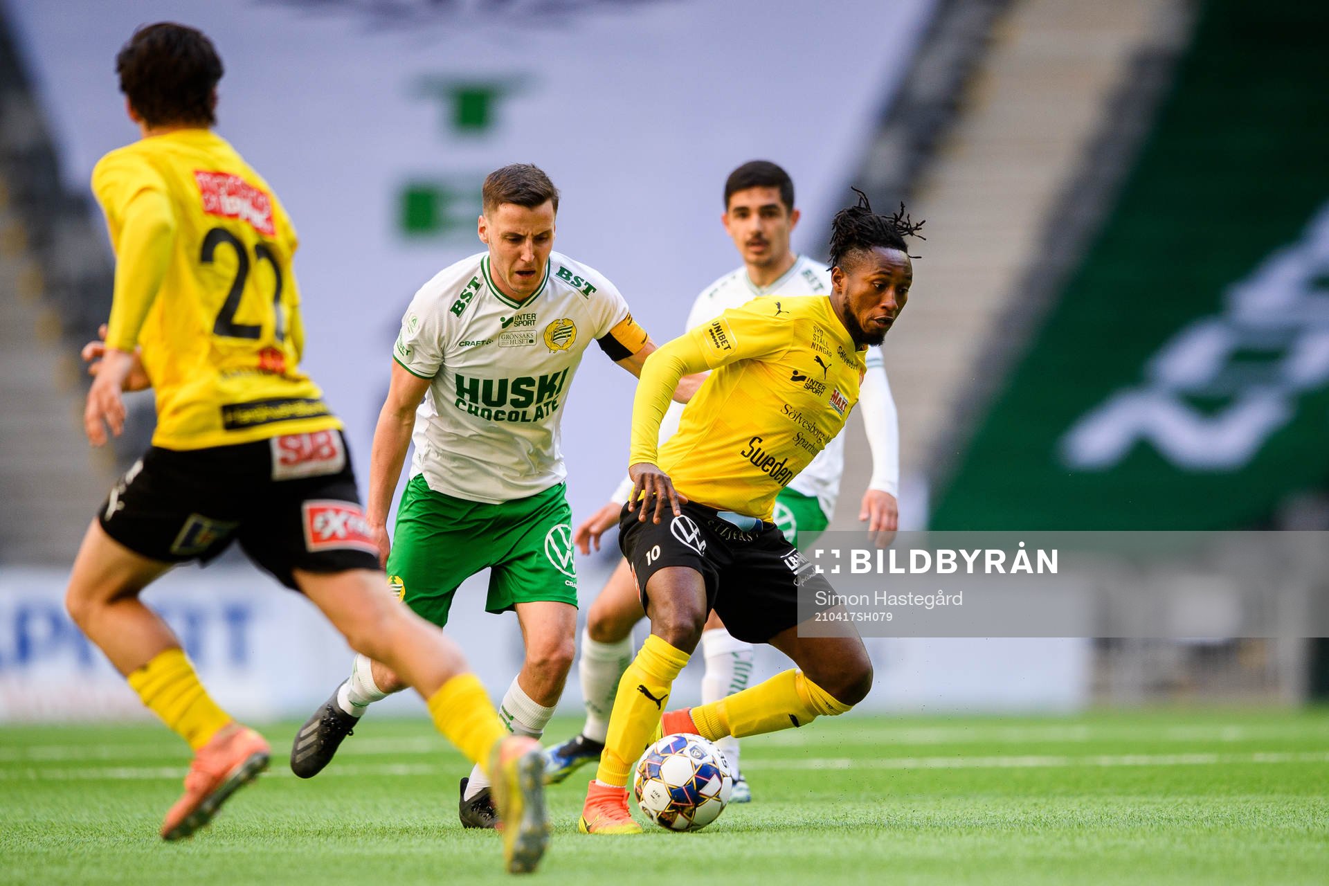 Hammarbys Jeppe Andersen och Mjällbys Mamudu Moro