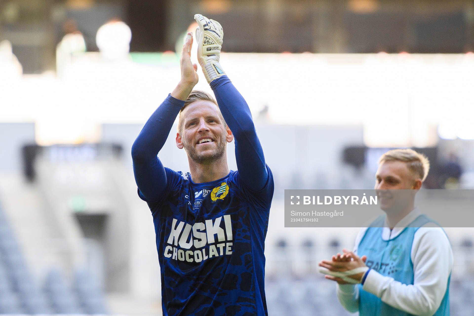 Hammarbys målvakt David Ousted jublar