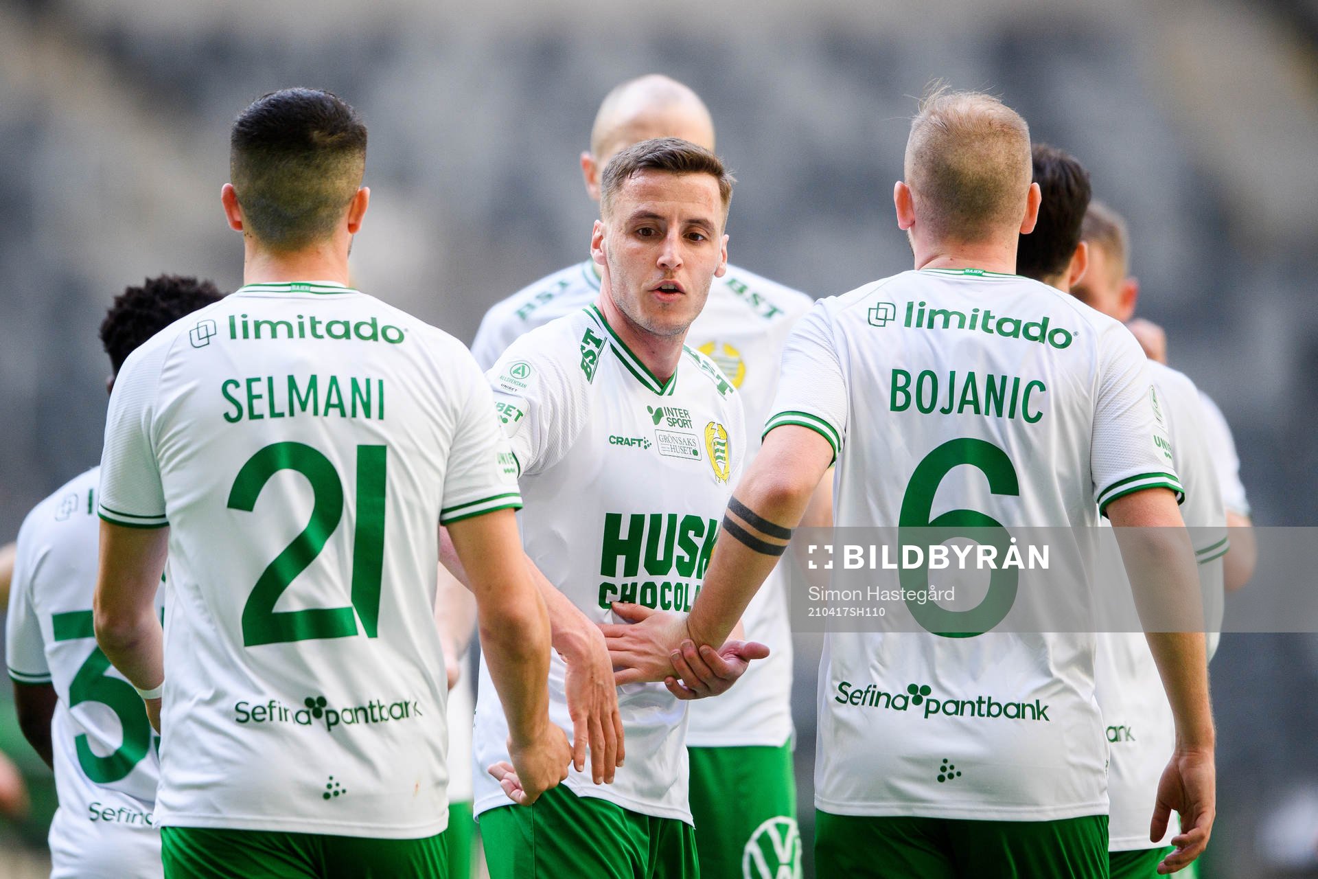 Hammarbys Jeppe Andersen jublar med Astrit Selmani och