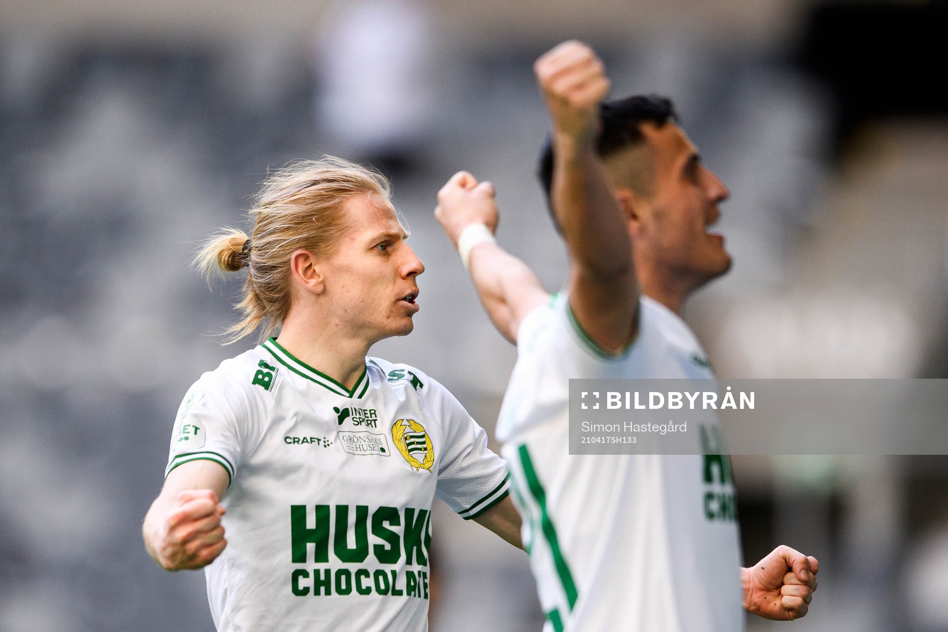 Hammarbys Gustav Ludwigson och Astrit Selmani jublar