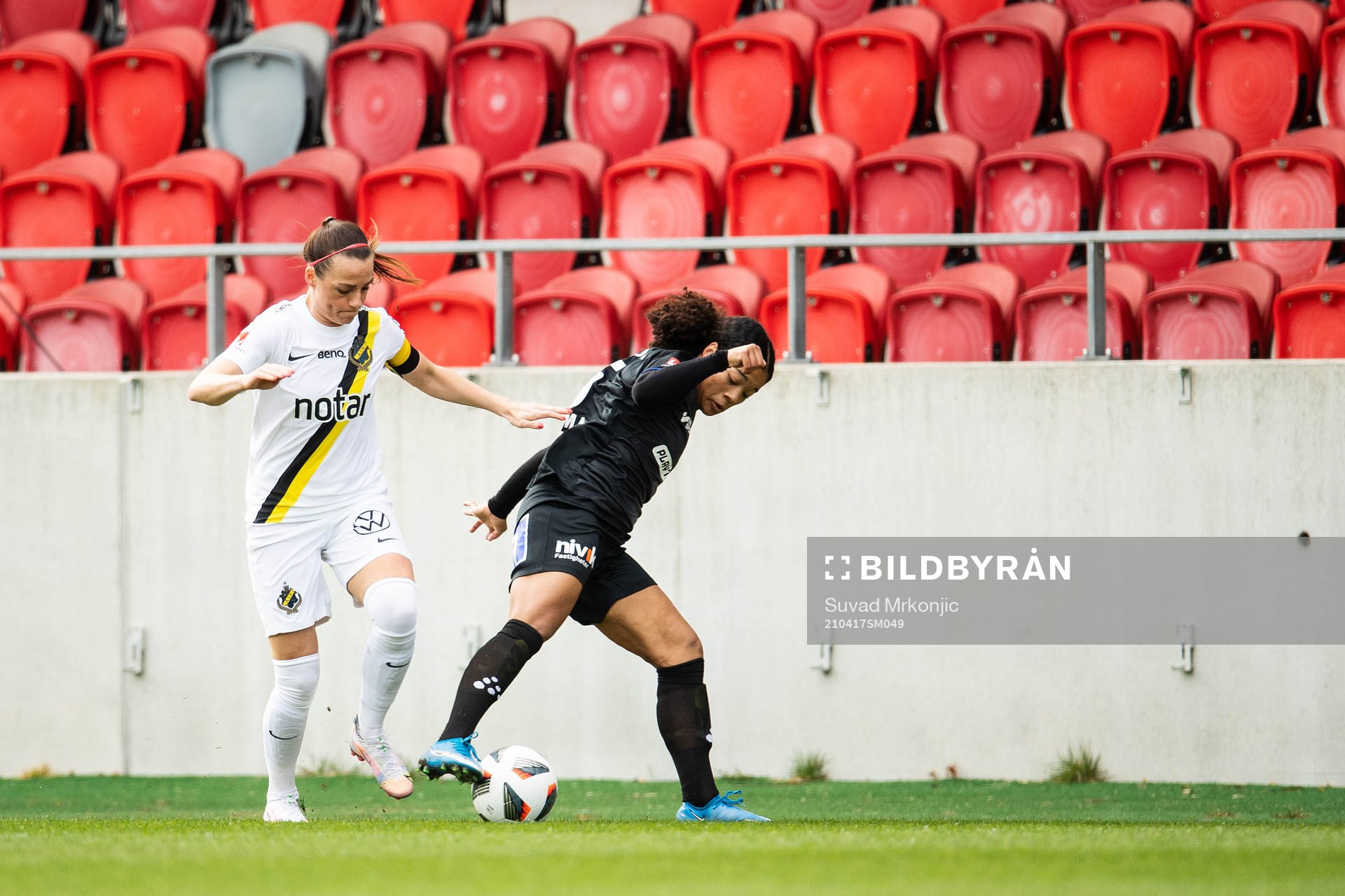 s Hallbera Gisladottir och Växjös Evelina Duljan