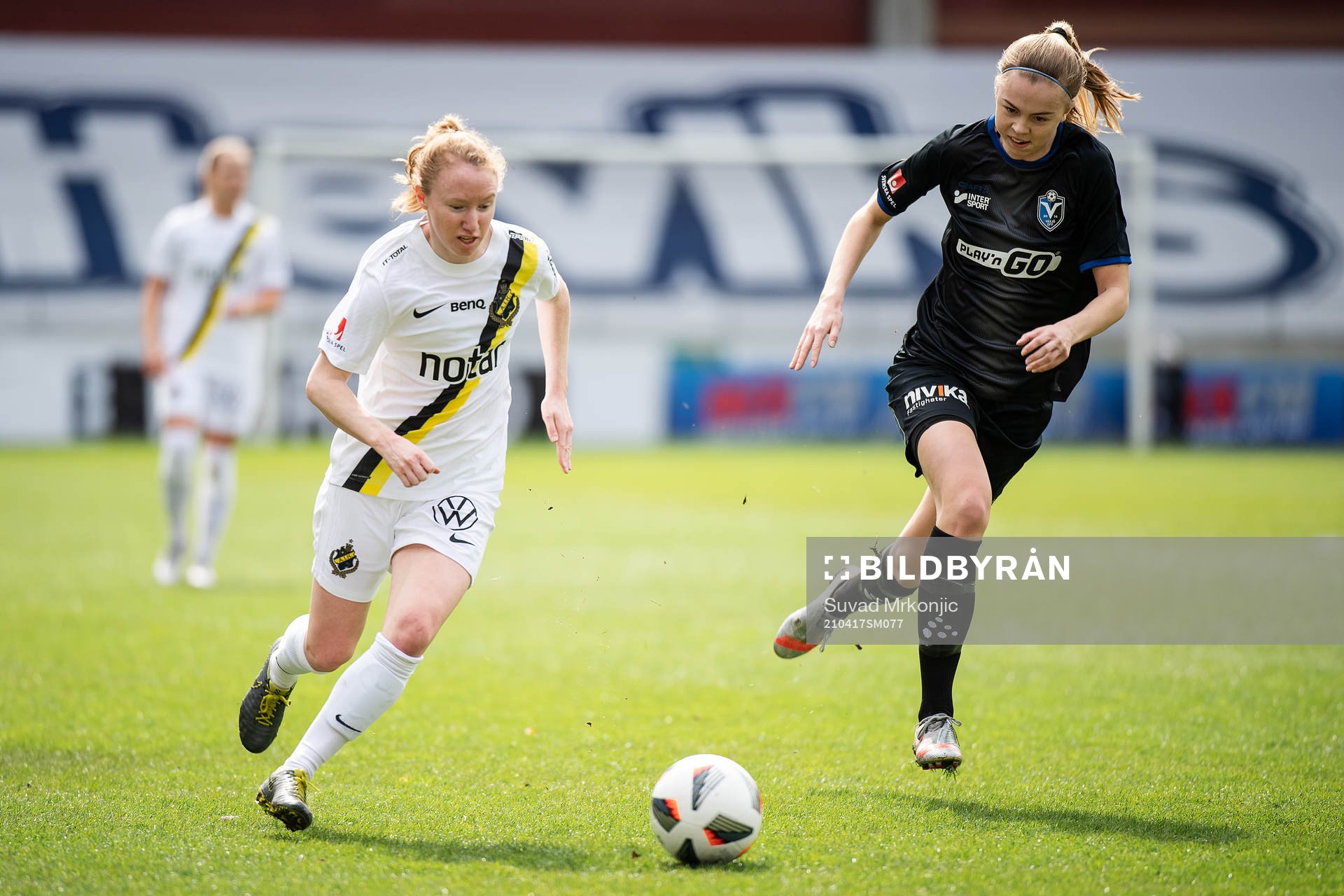 s Caroline Murray och Växjös Elin Nilsson