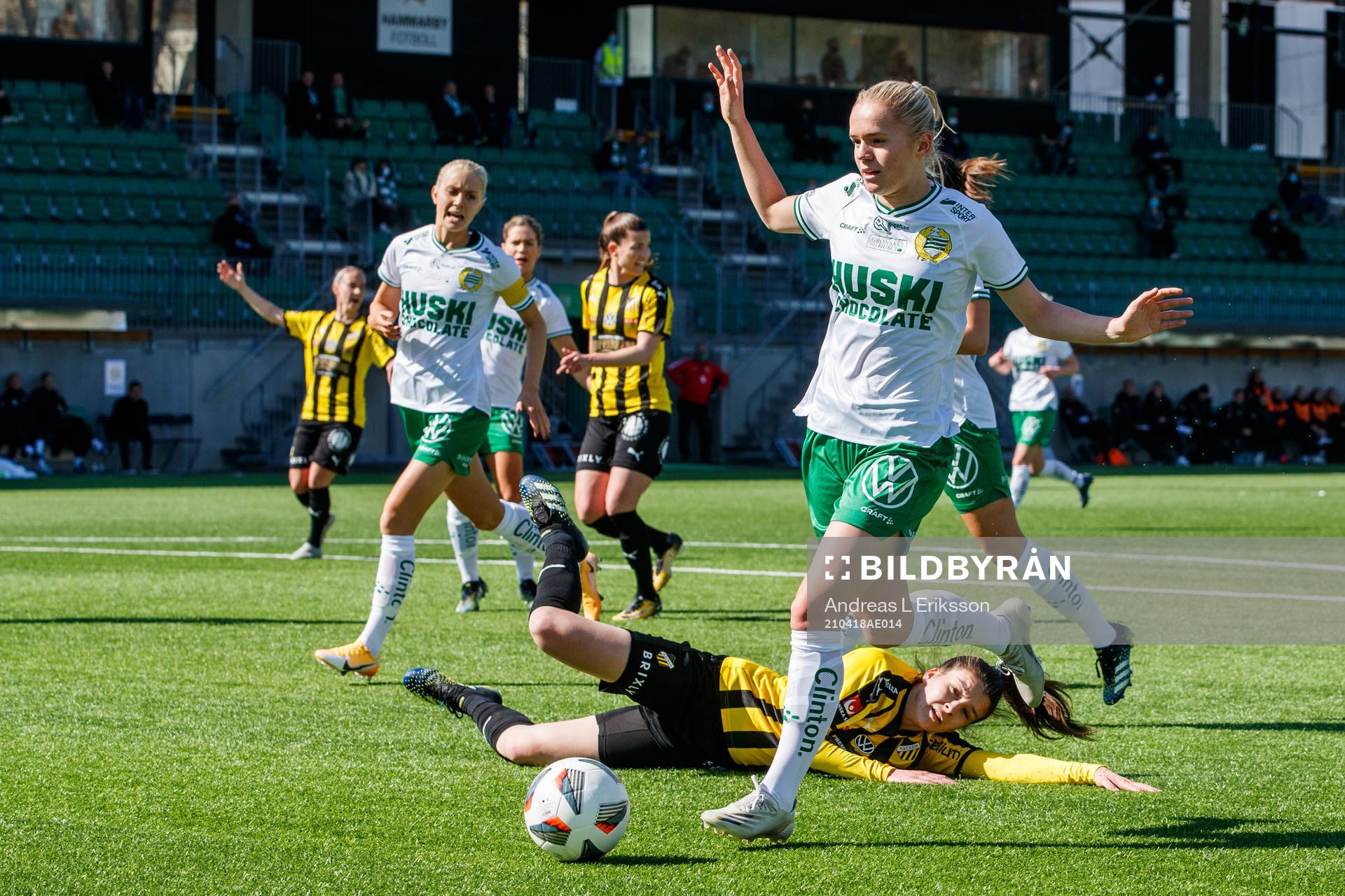 Hammarbys Hanna Lundkvist och Häckens Anna Julia Csiki