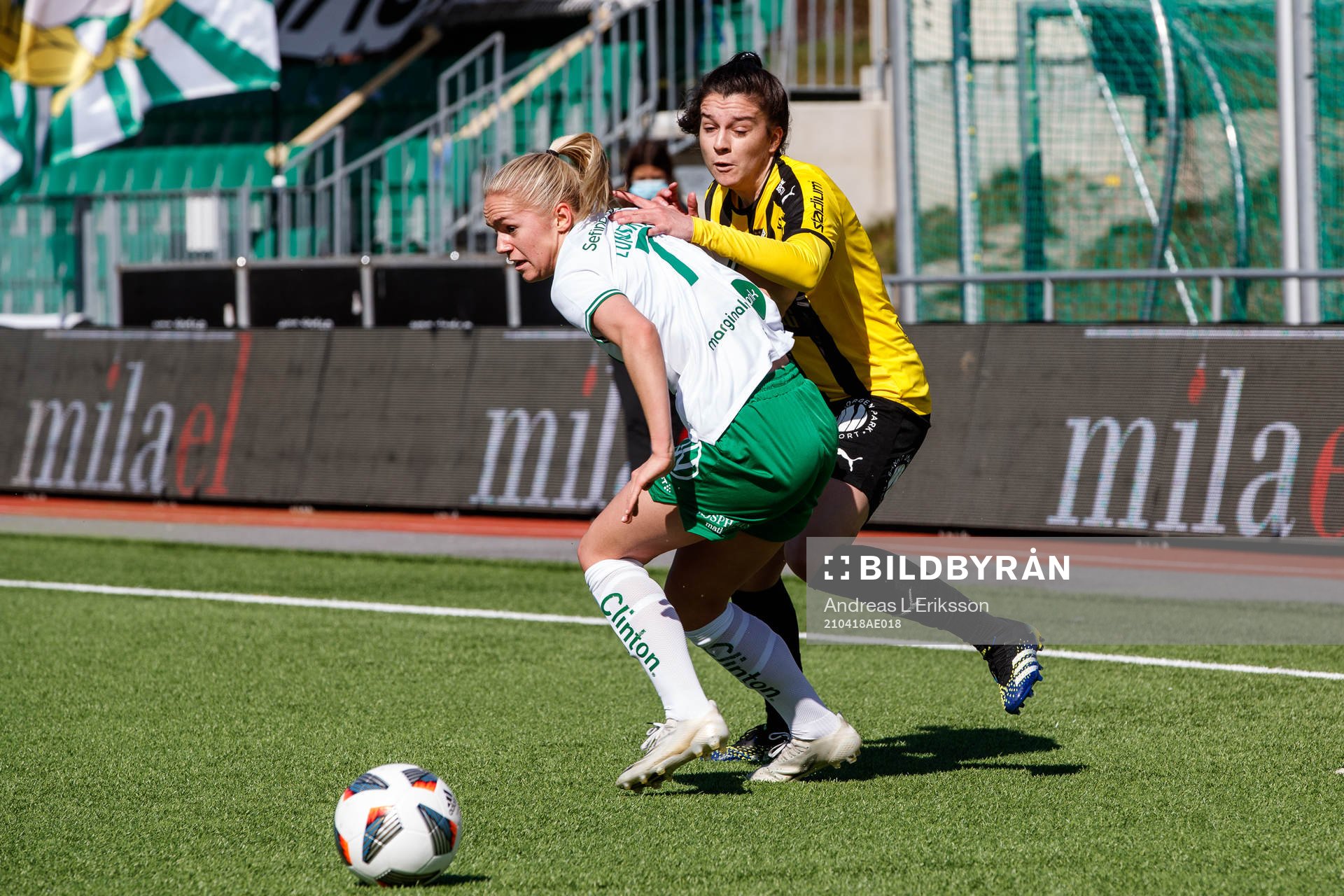 Hammarbys Hanna Lundkvist och Häckens Anna Julia Csiki