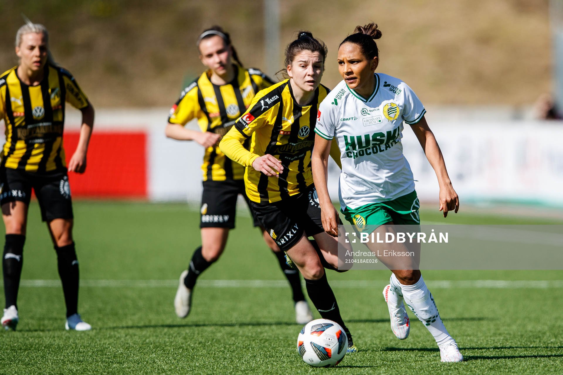 Häckens Anna Julia Csiki och Hammarbys Madelen Janogy
