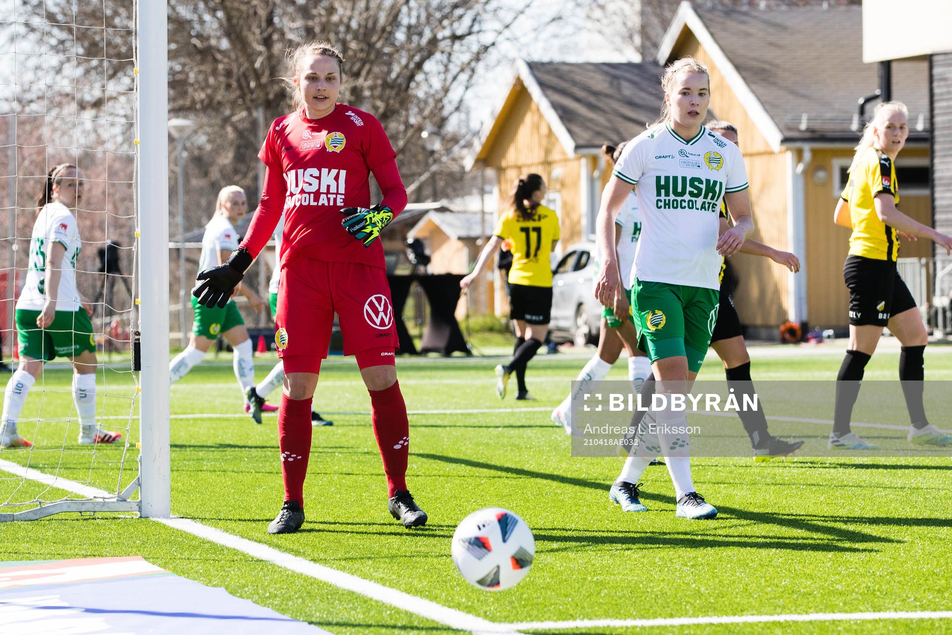 Hammarbys målvakt Anna Tamminen och Eva Nyström