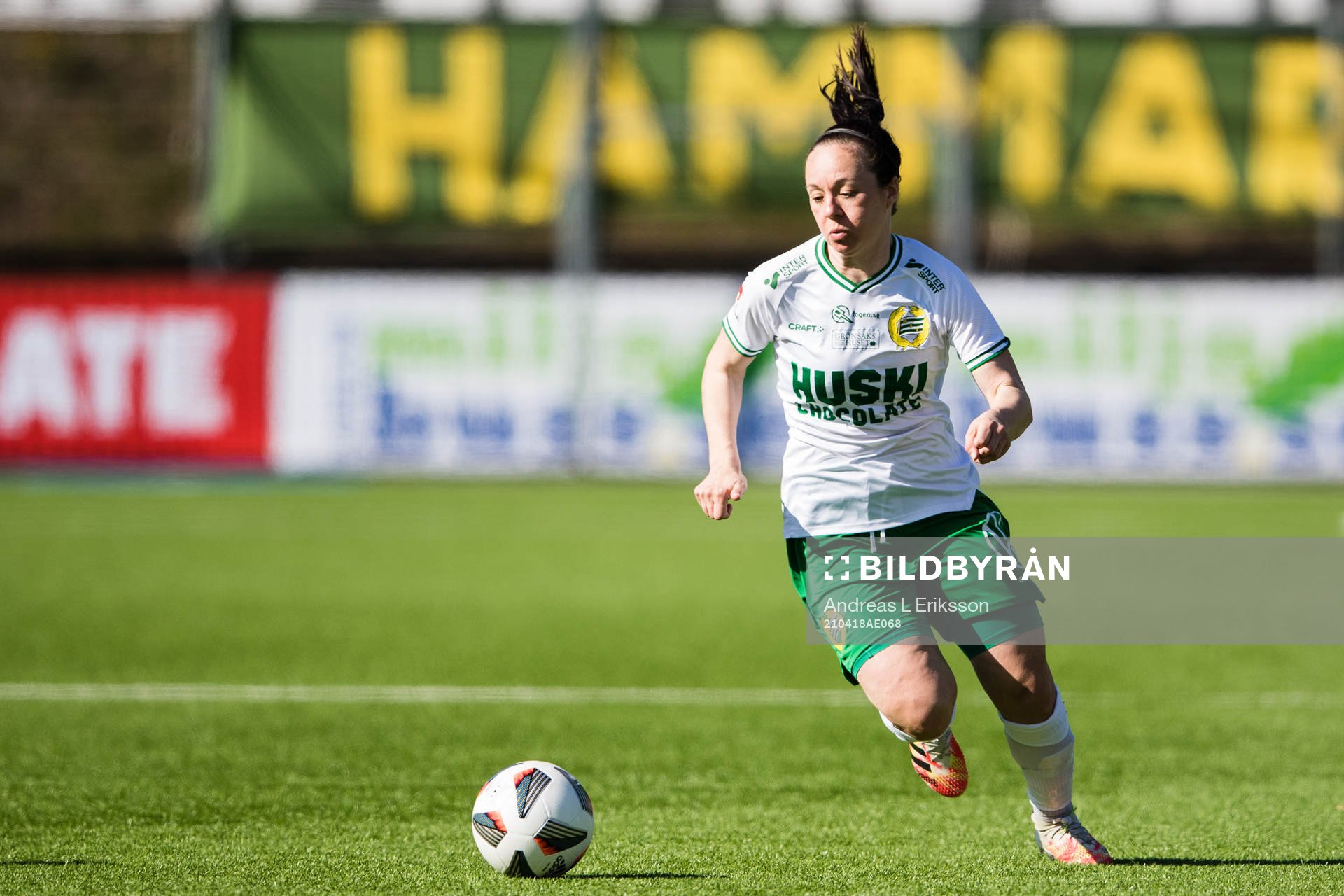 Hammarbys June Pedersen under fotbollsmatchen i Damallsvenskan mellan Hammarby och Häcken den 18 april 2021 i Stockholm. 