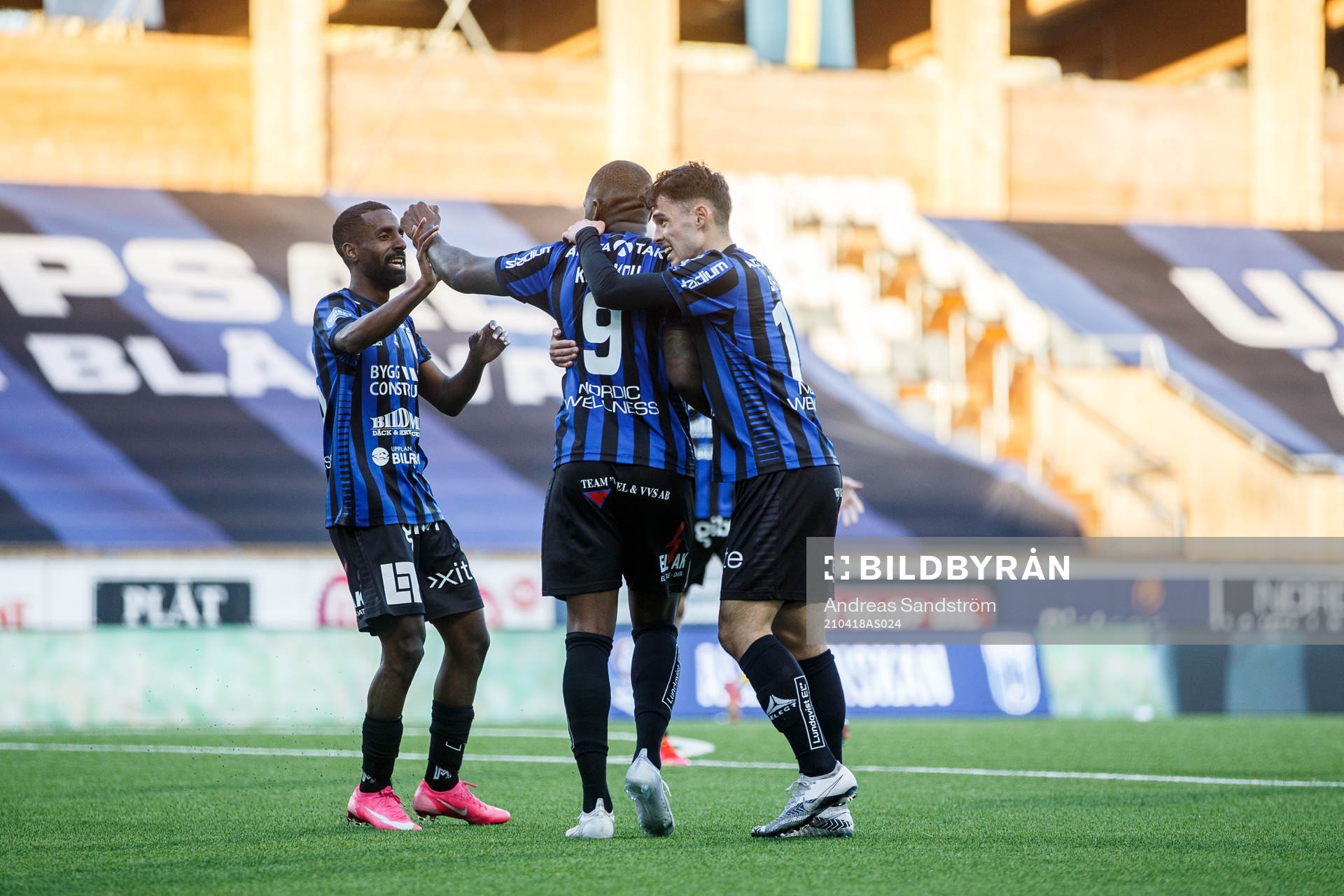Sirius Christian Kouakou jublar tillsammans me Mohammed