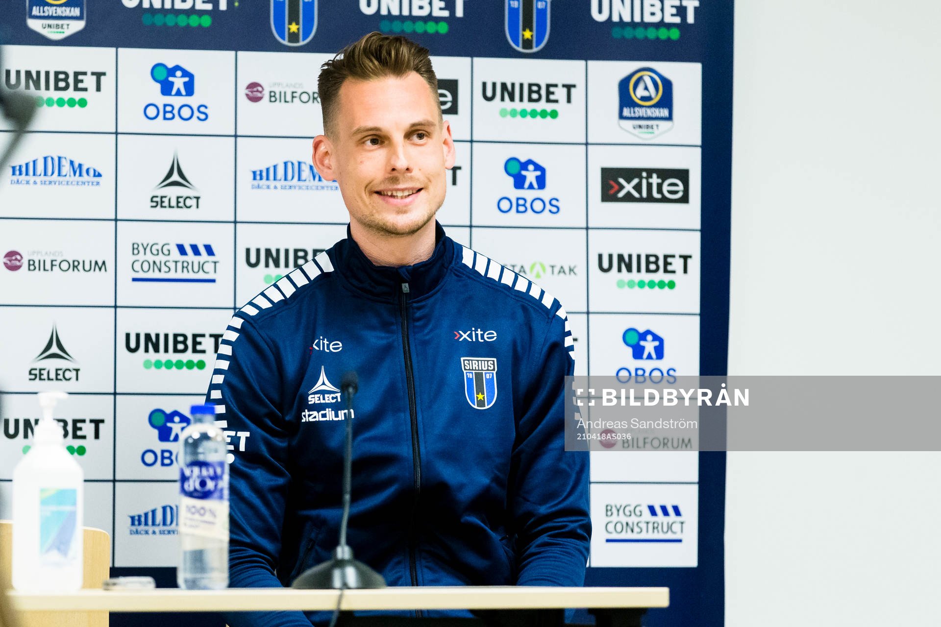 Sirius tränare Daniel Bäckström på presskonferensen