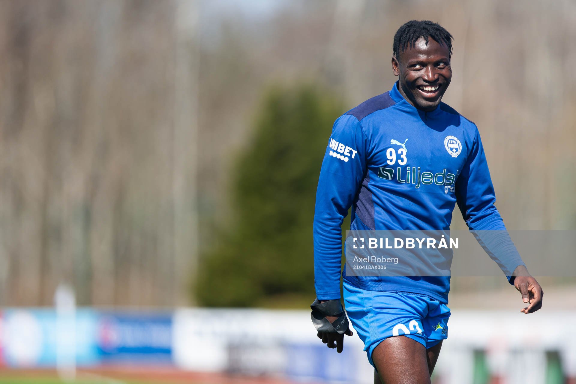 Värnamos Alhassan A Haestad Kamara värmer upp