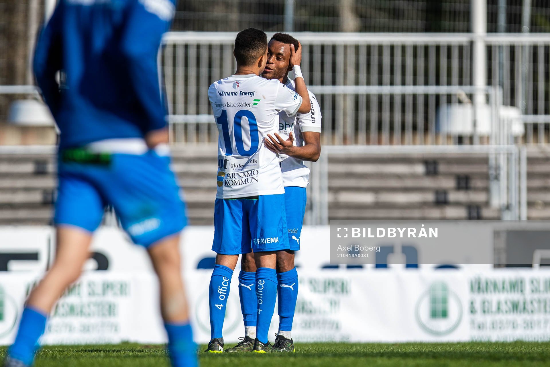Värnamos Erick Brendon och Abdussalam Magashy jublar efter fotbollsmatchen i Superettan mellan Värnamo och GIF Sundsvall den 18 april 2021 i Värnamo.