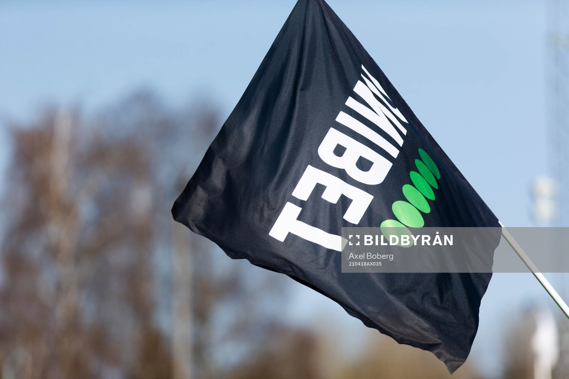 Unibets logotyp på en flagga inför fotbollsmatchen i Superettan mellan Värnamo och GIF Sundsvall den 18 april 2021 i Värnamo. 
