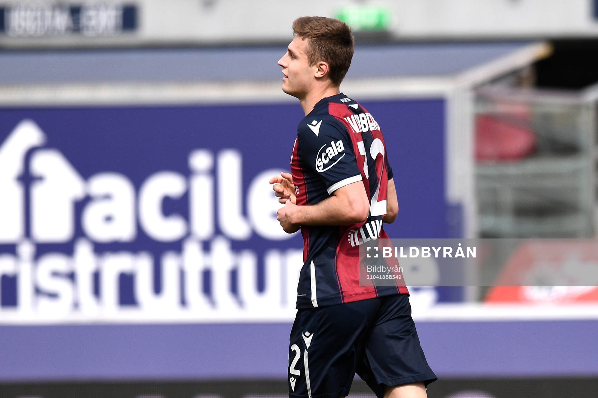 Bolognas Mattias Svanberg jublar