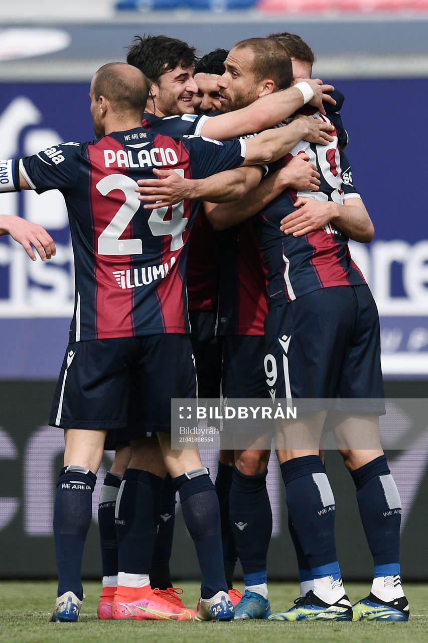 Bolognas Mattias Svanberg jublar