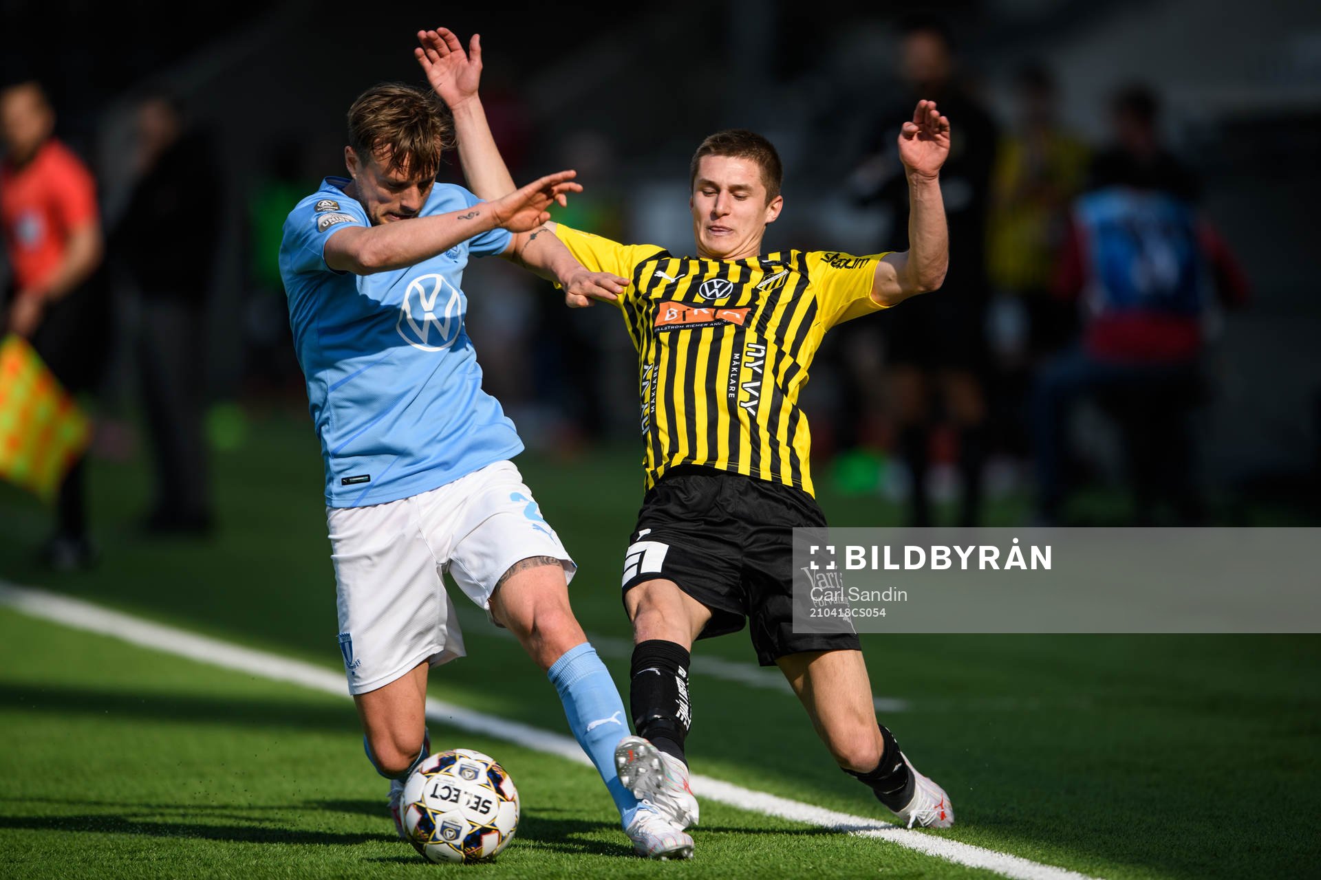 Malmö FFs Eric Larsson och Häckens Leo Bengtsson