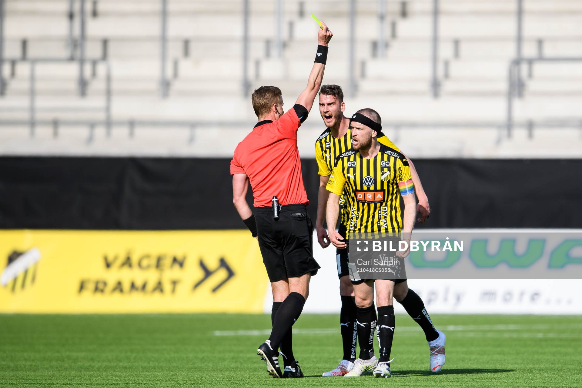 Häckens Johan Hammar och Rasmus Lindgren får gult kort av