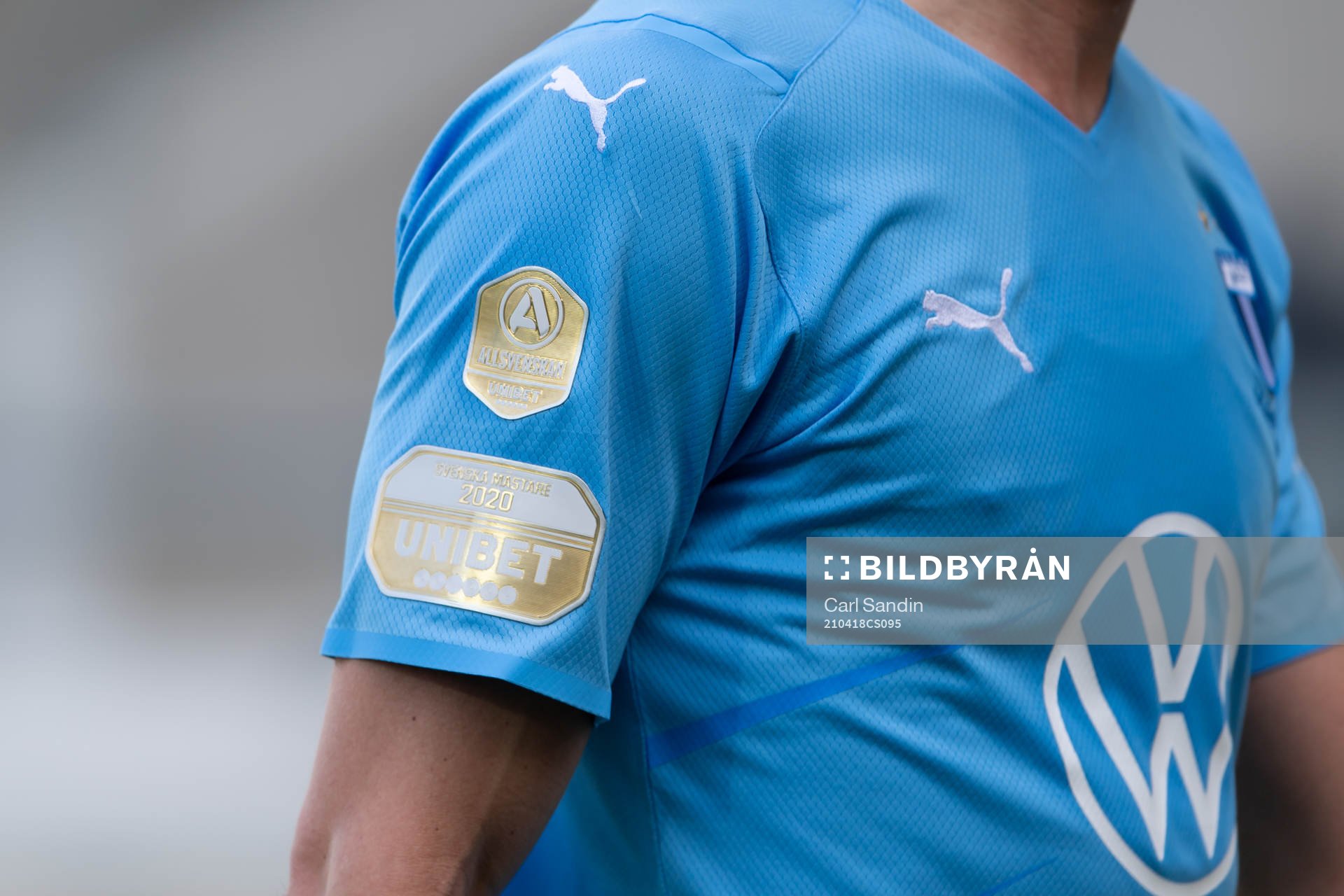 En förgylld logo för Allsvenskan och Unibet på en tröja