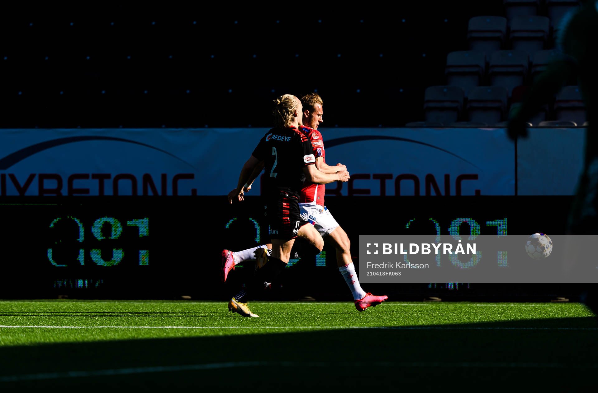 Kalmars Henrik Löfkvist och Degerfors Villiam Dahlström