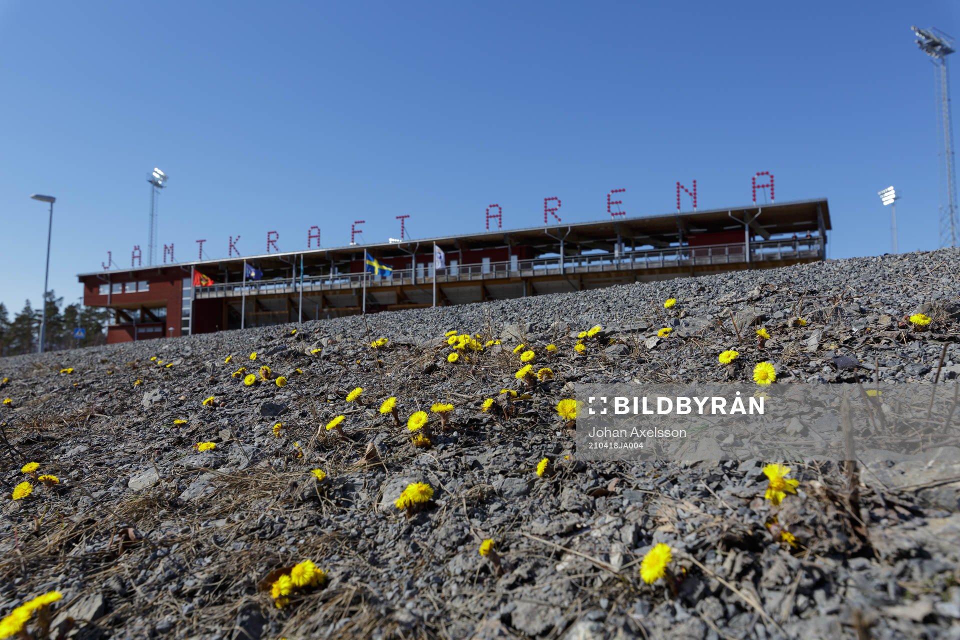 Blommor framförJämtkraft Arena