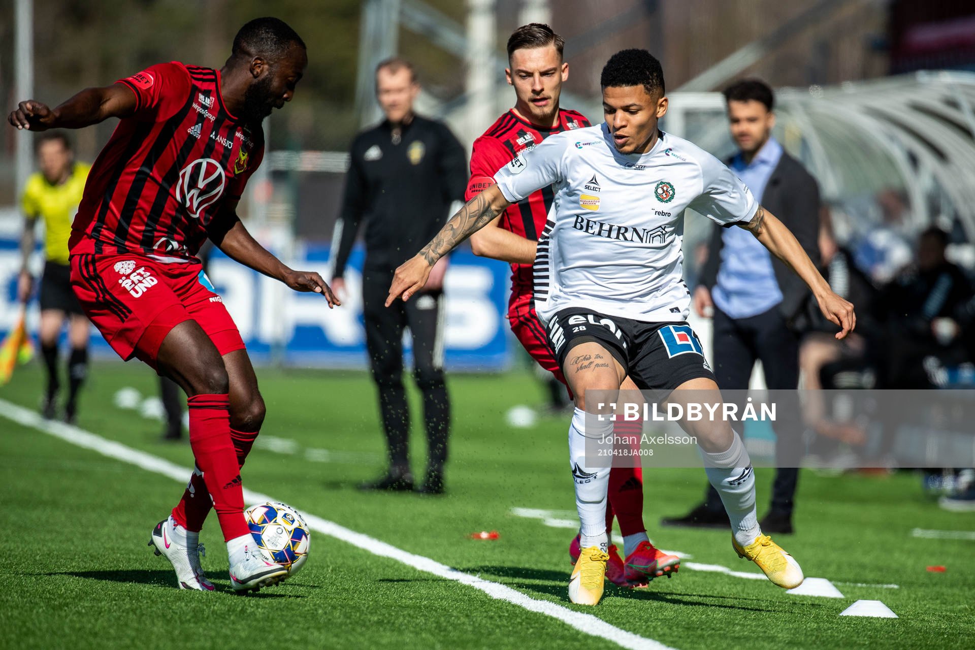 Östersunds Ronald Mukiibi och Felix Hörberg