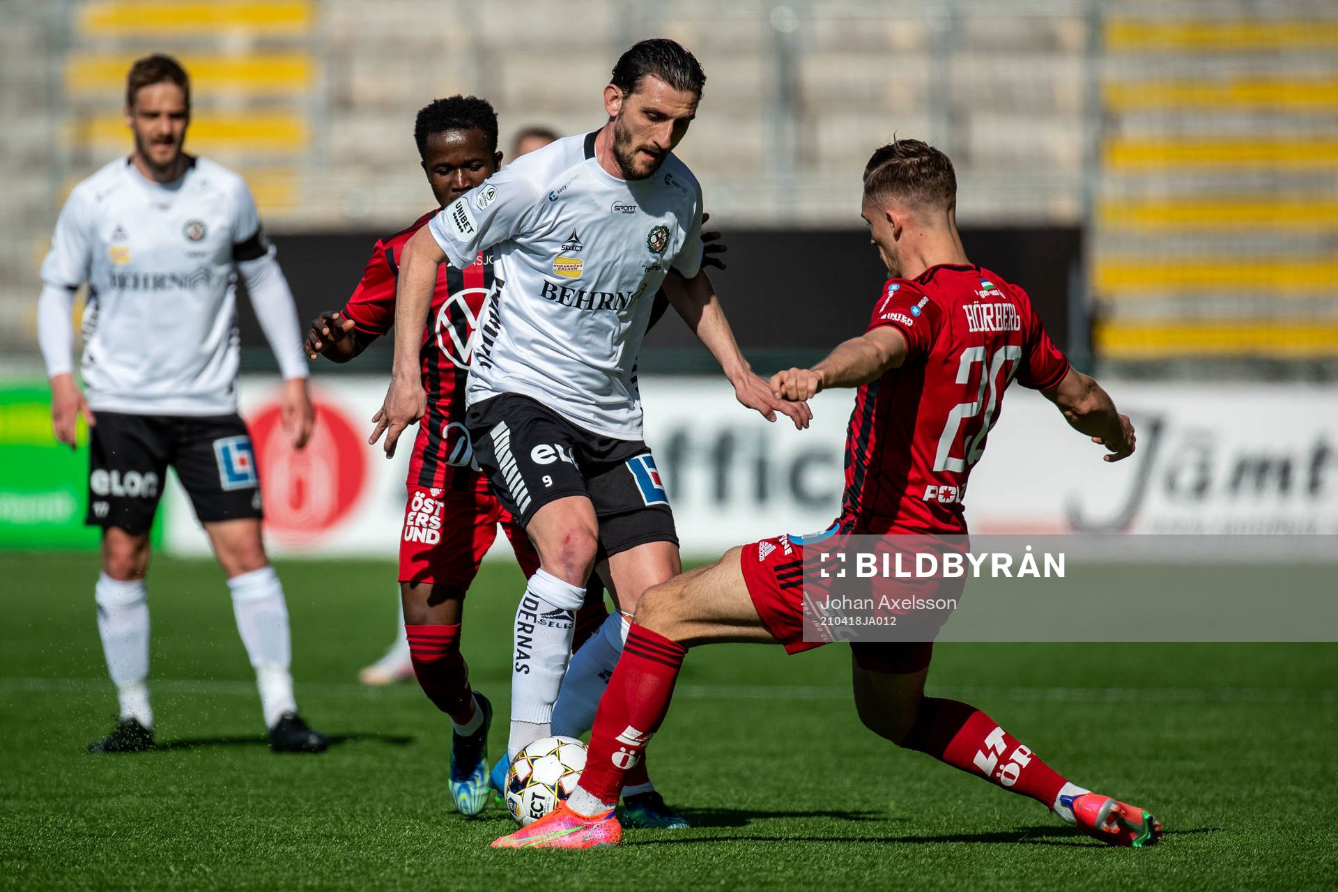 Örebros Agon Mehmeti och Östersunds Felix Hörberg