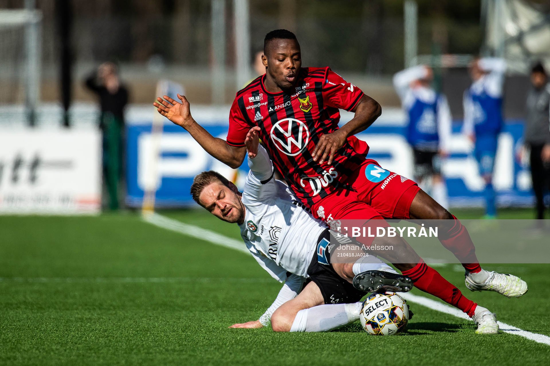 Örebros Johan Mårtensson och Östersunds Patrick Kpozo