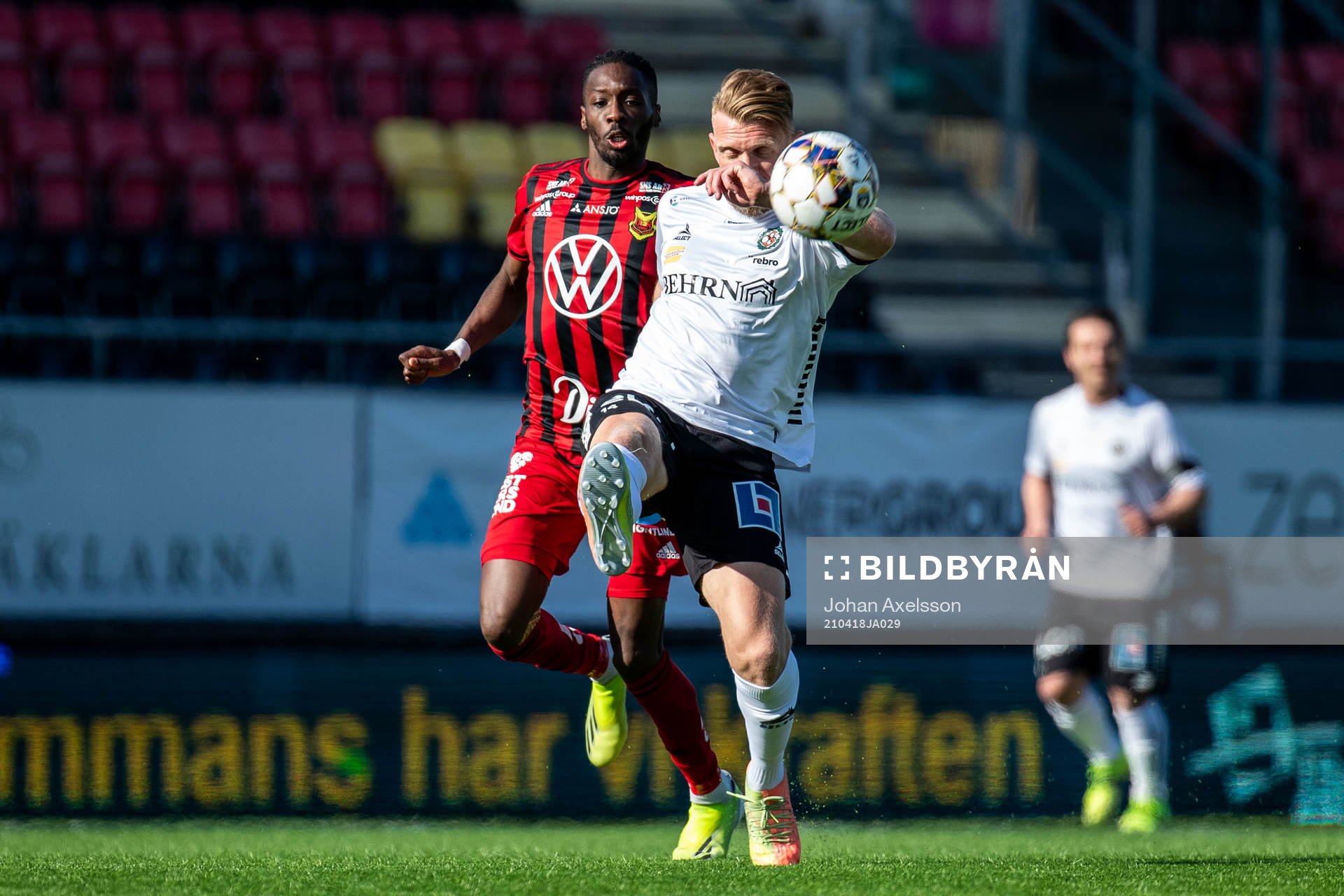 Örebros Michael Almebäck och Östersunds Blair Turgott