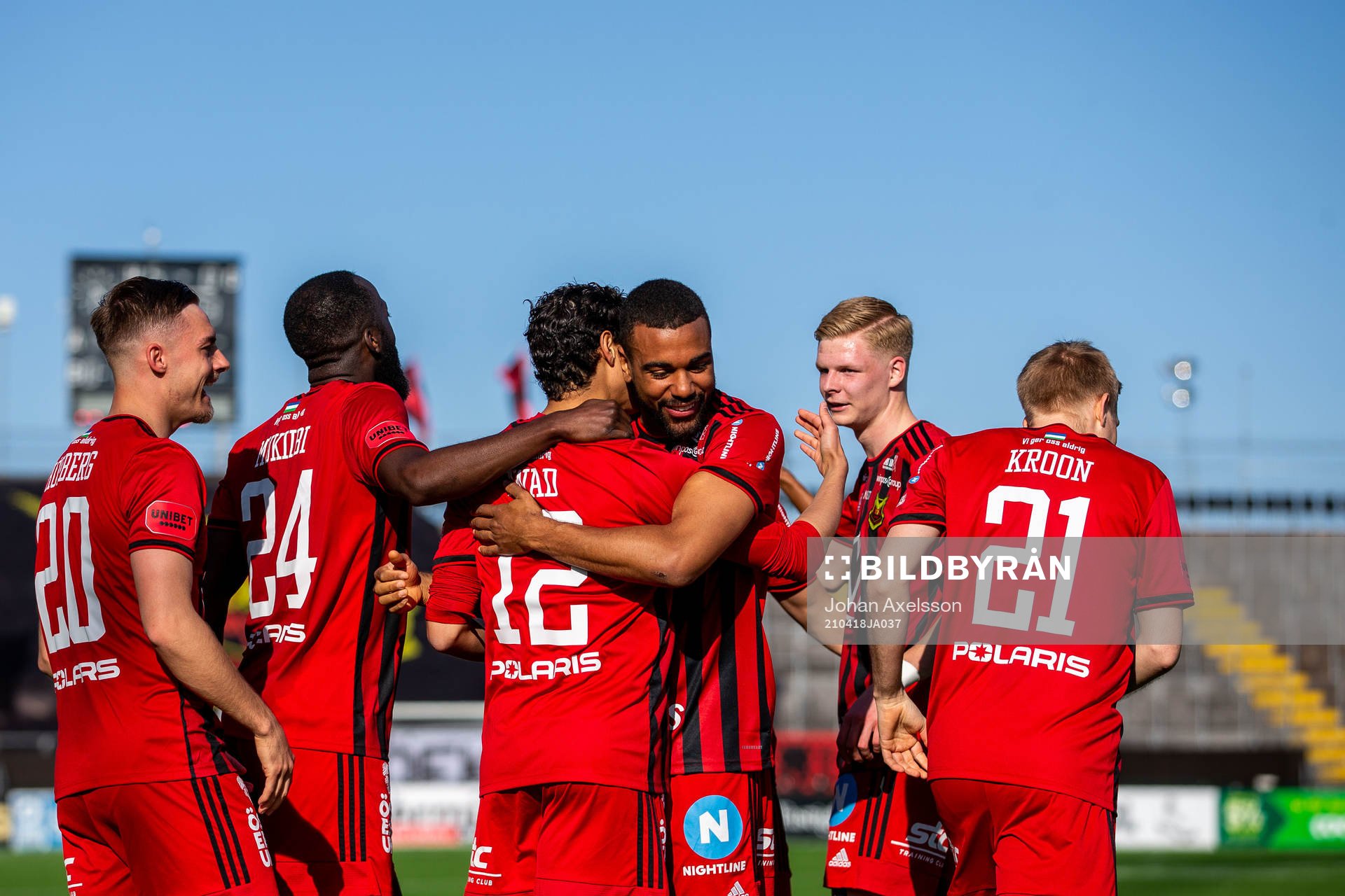 Östersunds Ahmed Awad jublar med lagkamrater
