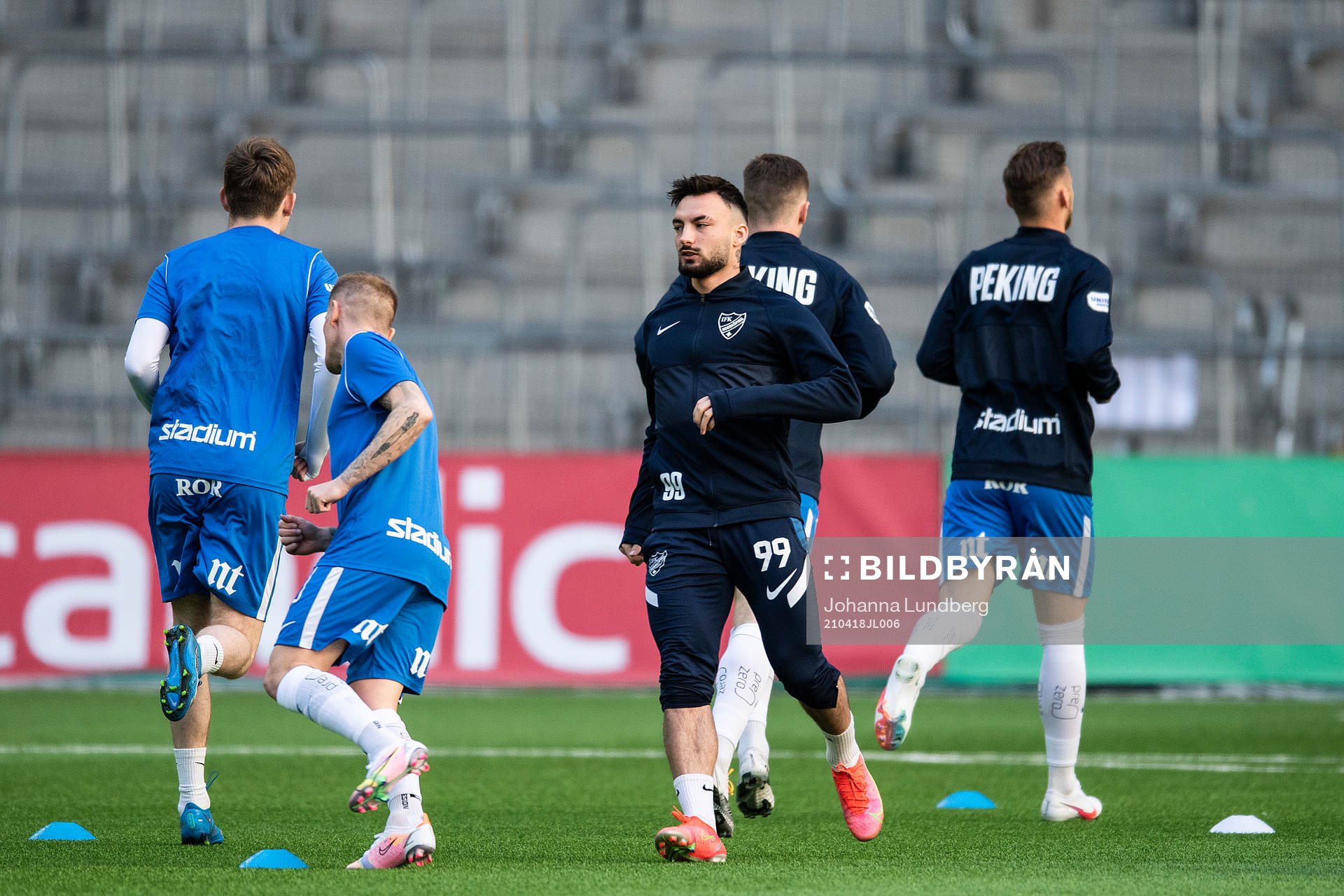 IFK Norrköpings Sead Haksabanovic värmer upp