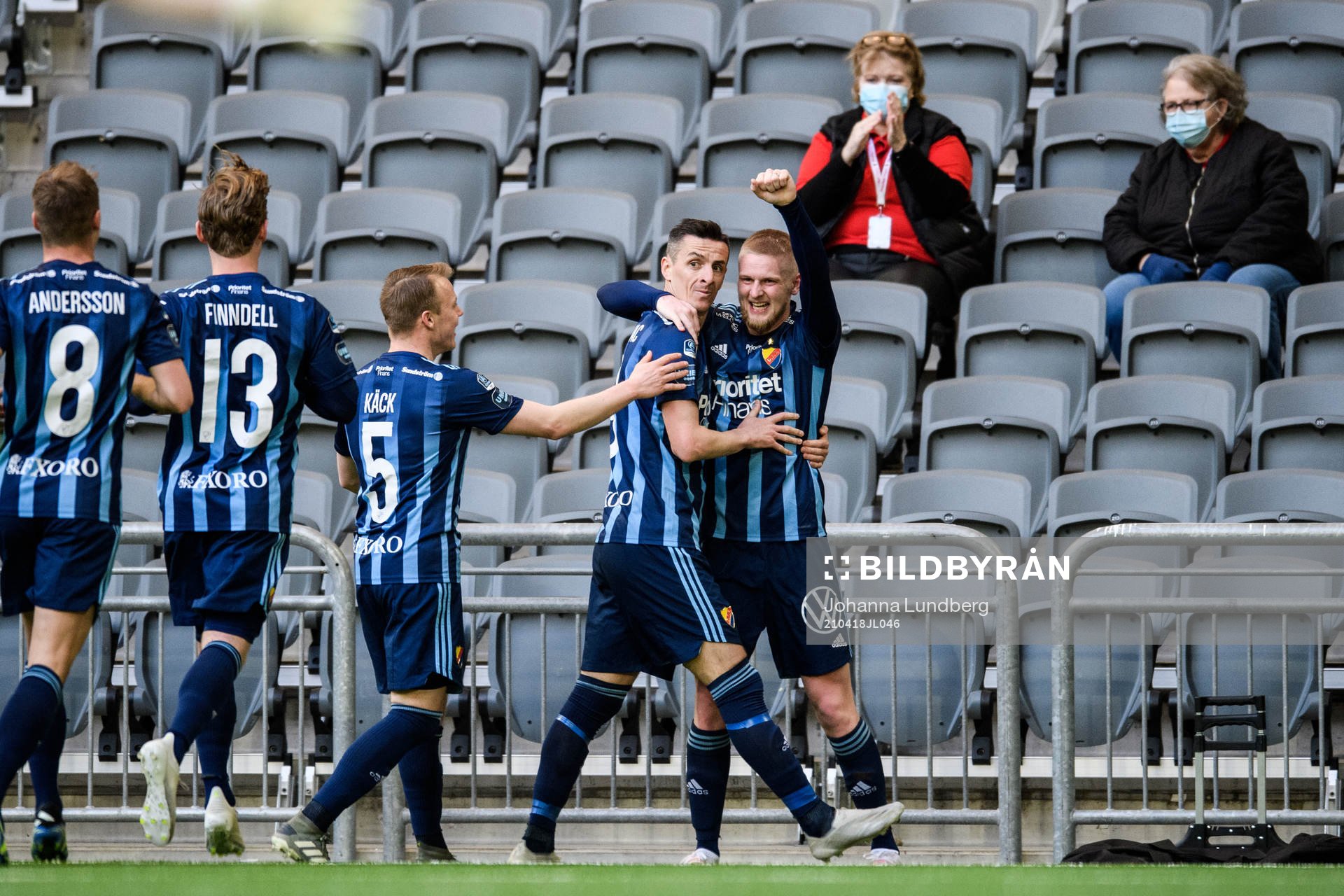 Djurgårdens Haris Radetinac jublar tillsammans med Kalle Holmberg efter 1-0 under fotbollsmatchen i Allsvenskan mellan Djurgården och IFK Norrköping den 18 april 2021 i Stockholm.