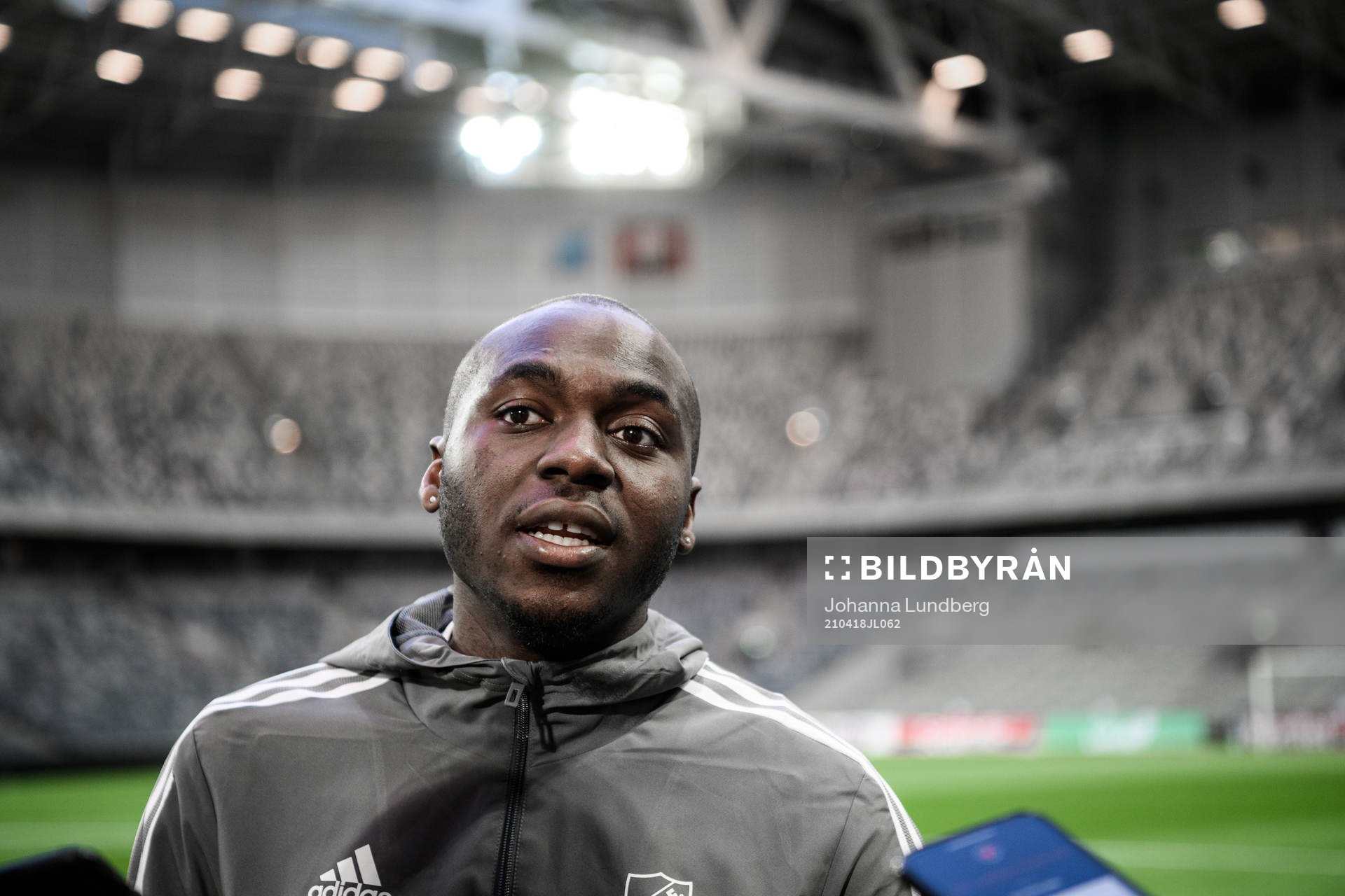 Djurgårdens Edward Chilufya i mixade zonen