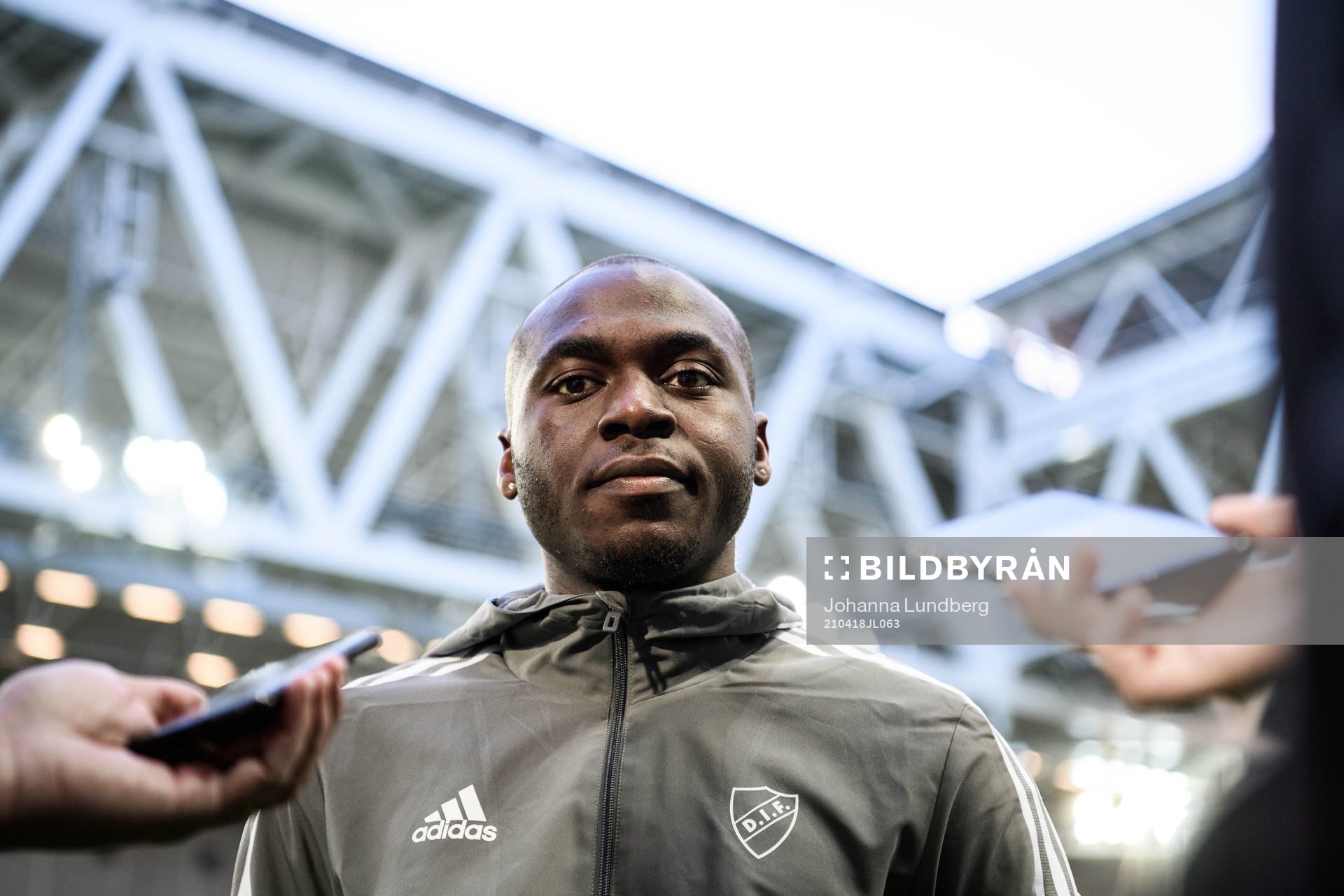 Djurgårdens Edward Chilufya i mixade zonen