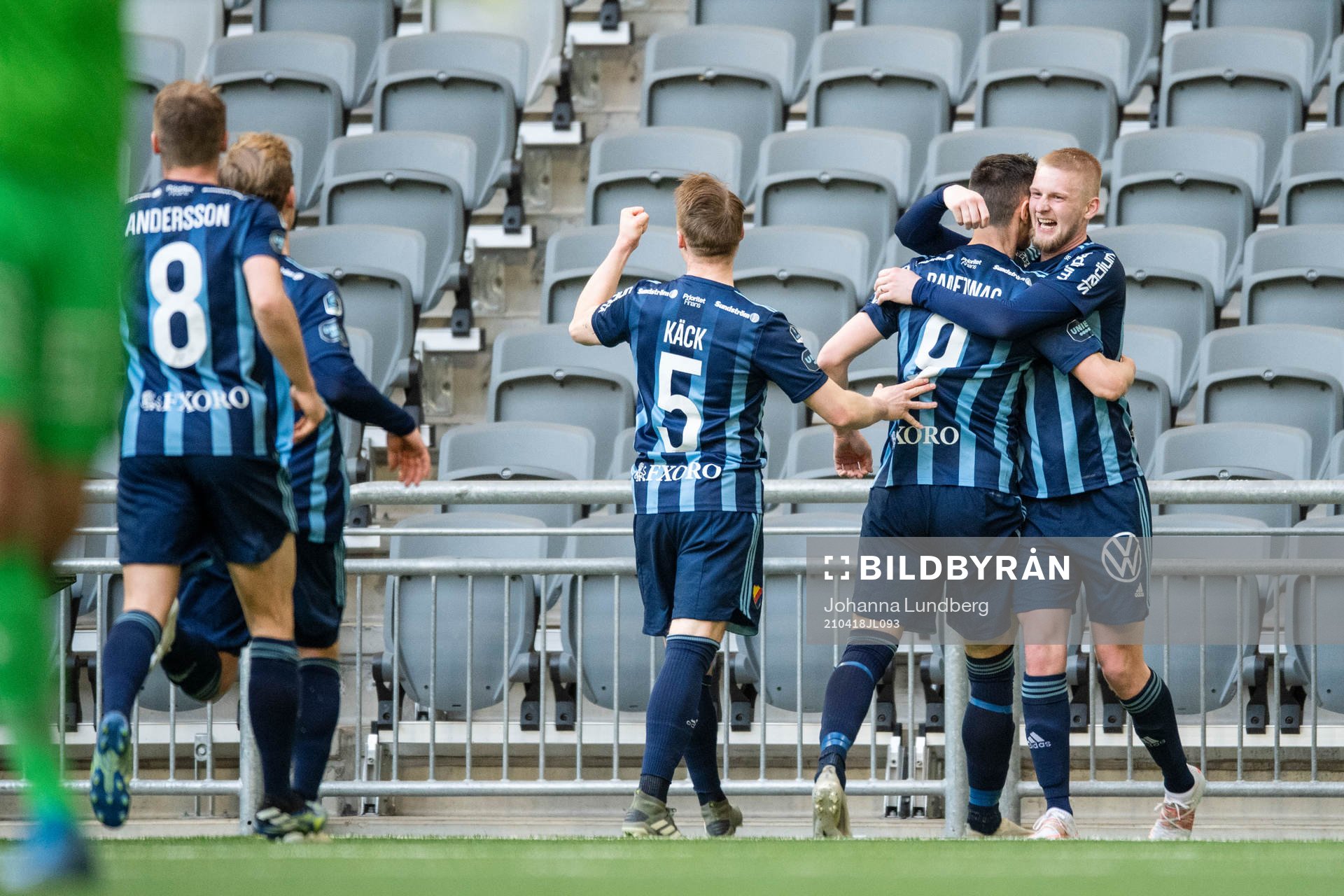 Djurgårdens Haris Radetinac och Kalle Holmberg jublar