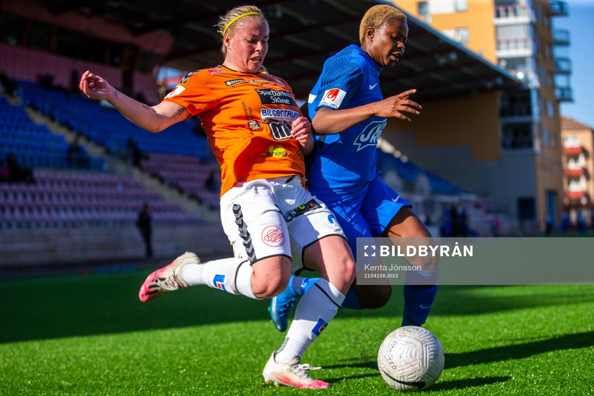 Kristianstads Therese Sessy Åsland och Eskilstunas Ngozi