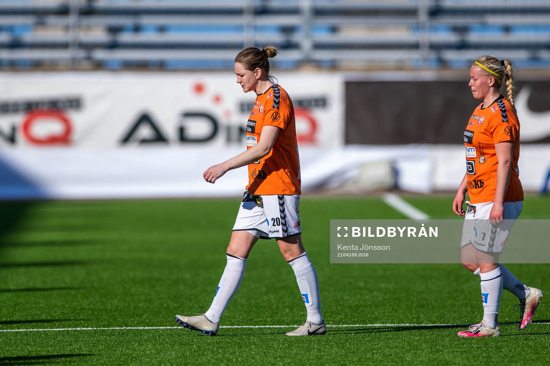 Kristianstads Mia Carlsson och Therese Sessy Åsland deppar