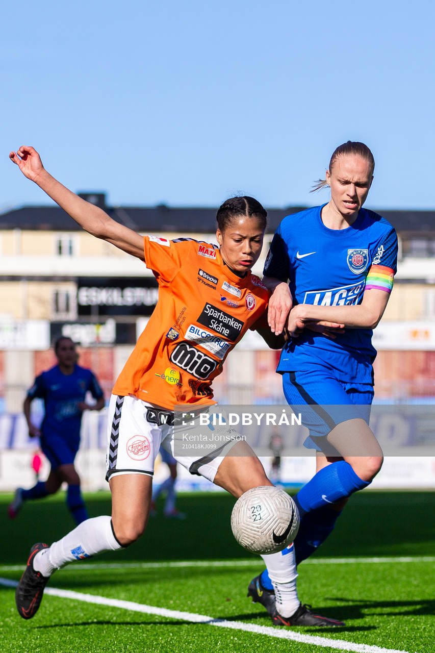 Kristianstads Sveindís Jane Jónsdóttir och Eskilstunas