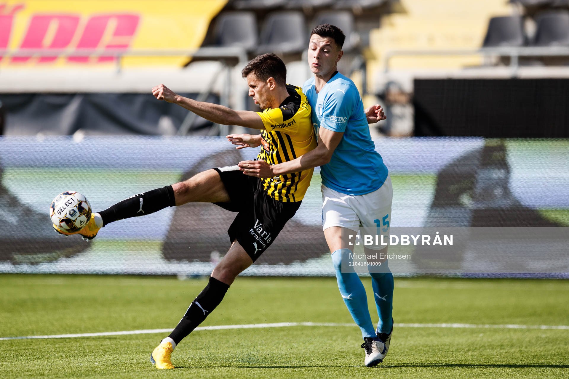 Häckens Alexander Jeremejeff  och Malmö FFs Anel