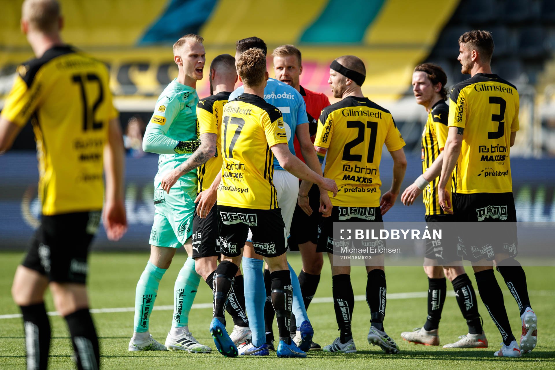 Häckens målvakt Pontus Dahlberg och Malmö FFs Anel