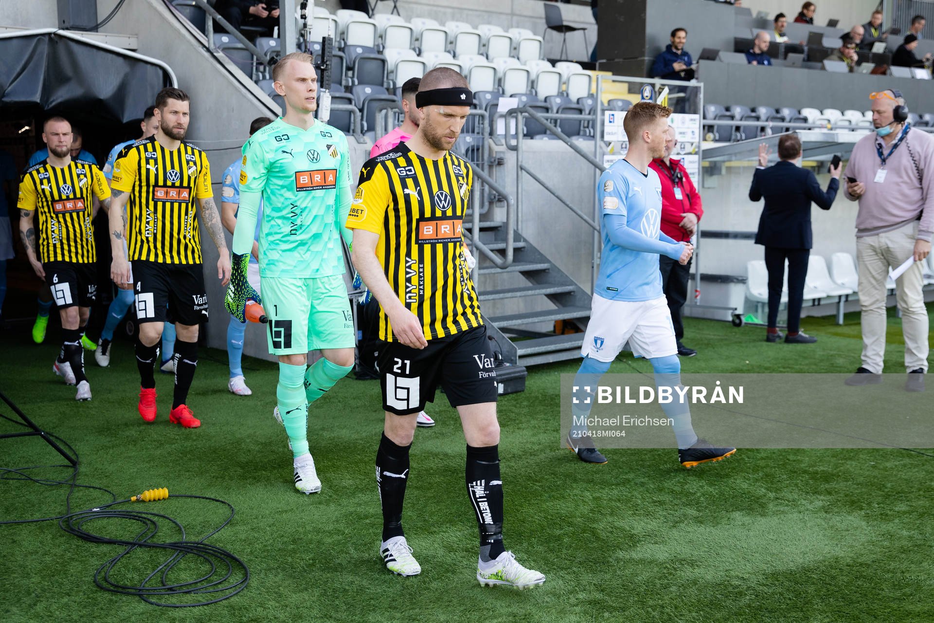 Häckens Rasmus Lindgren på väg ut för Line up innan
