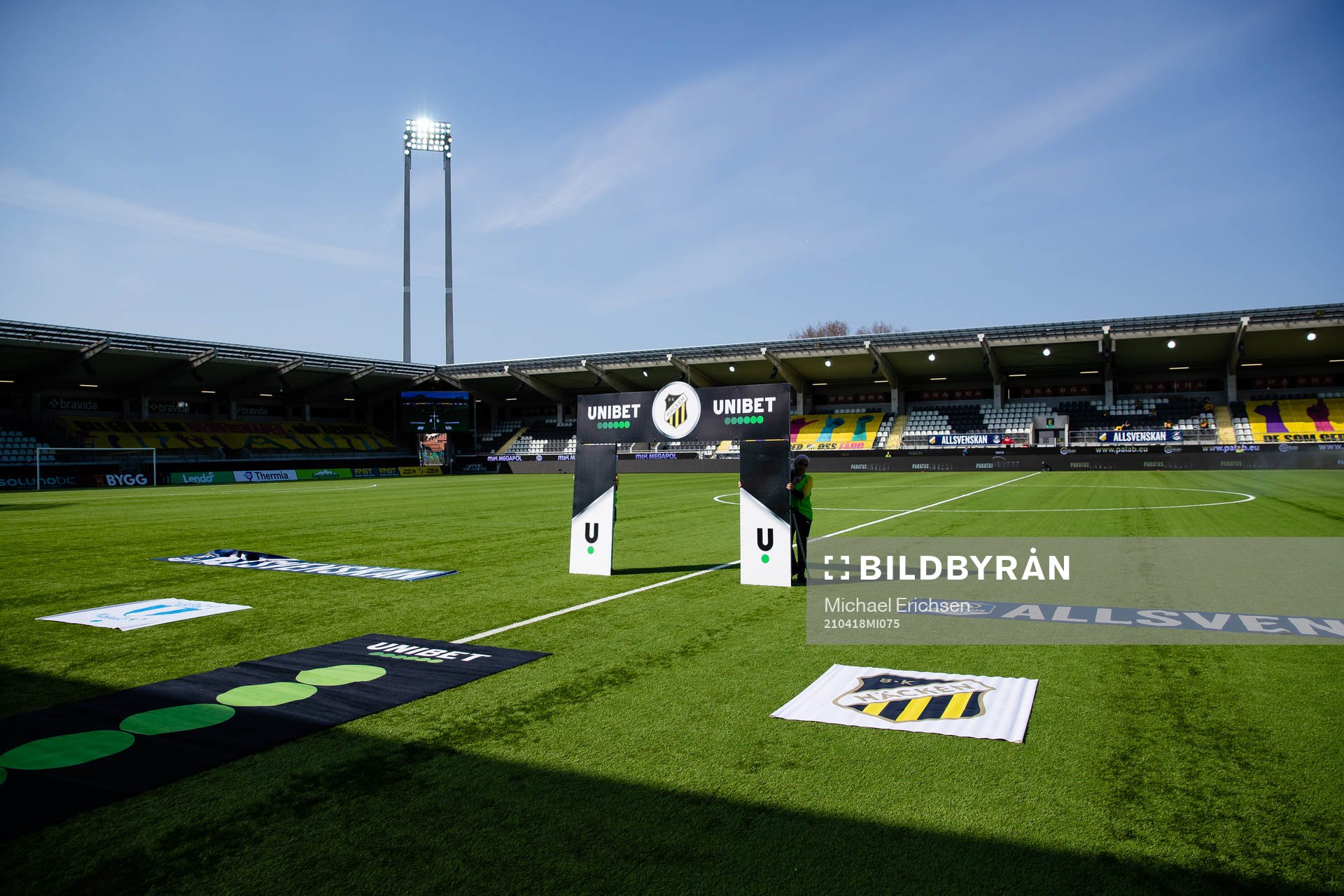En portal med Unibet logo innan fotbollsmatchen i
