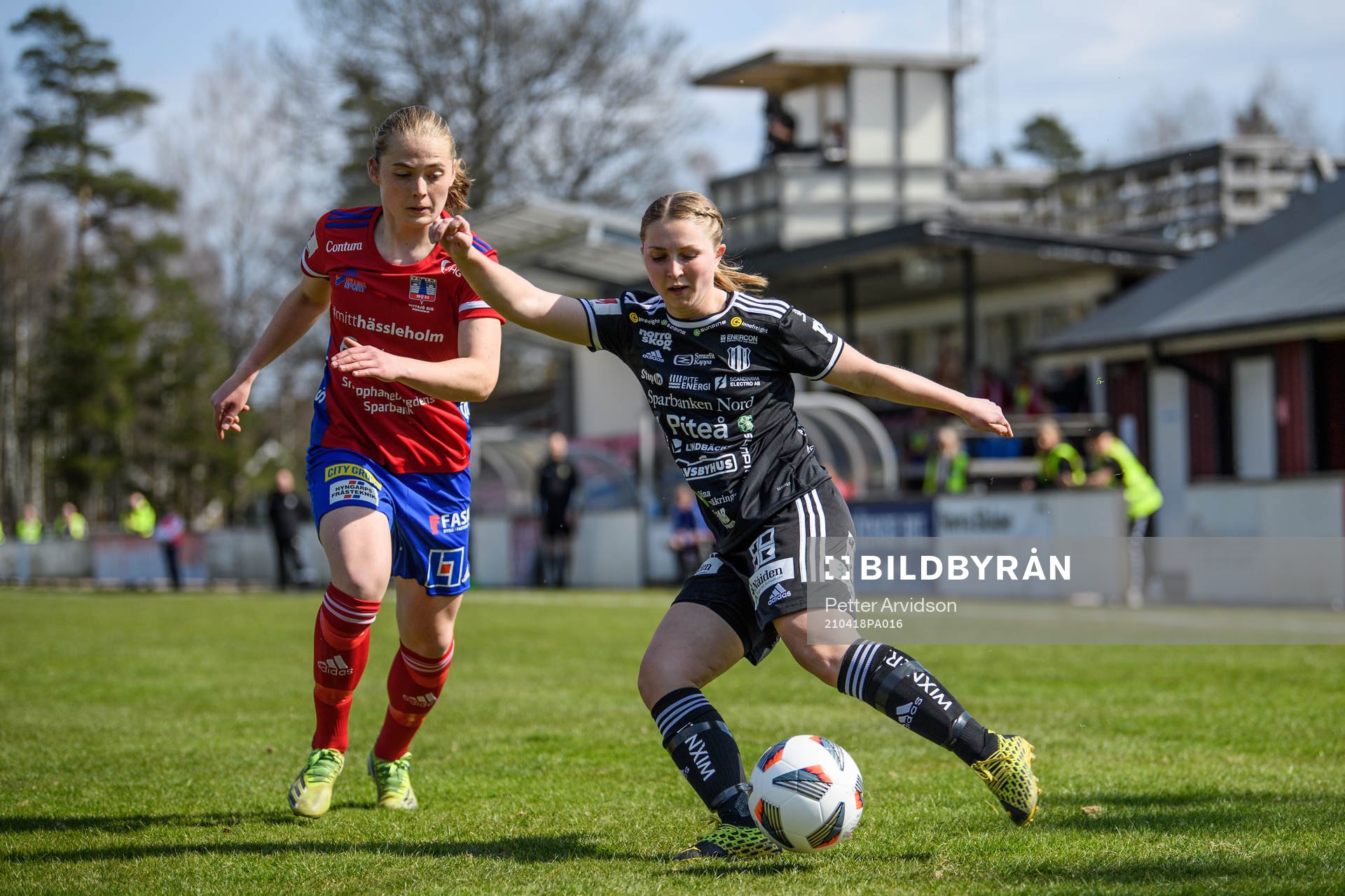 Vittsjös Paulina Nyström och Piteås Madelen Janogy