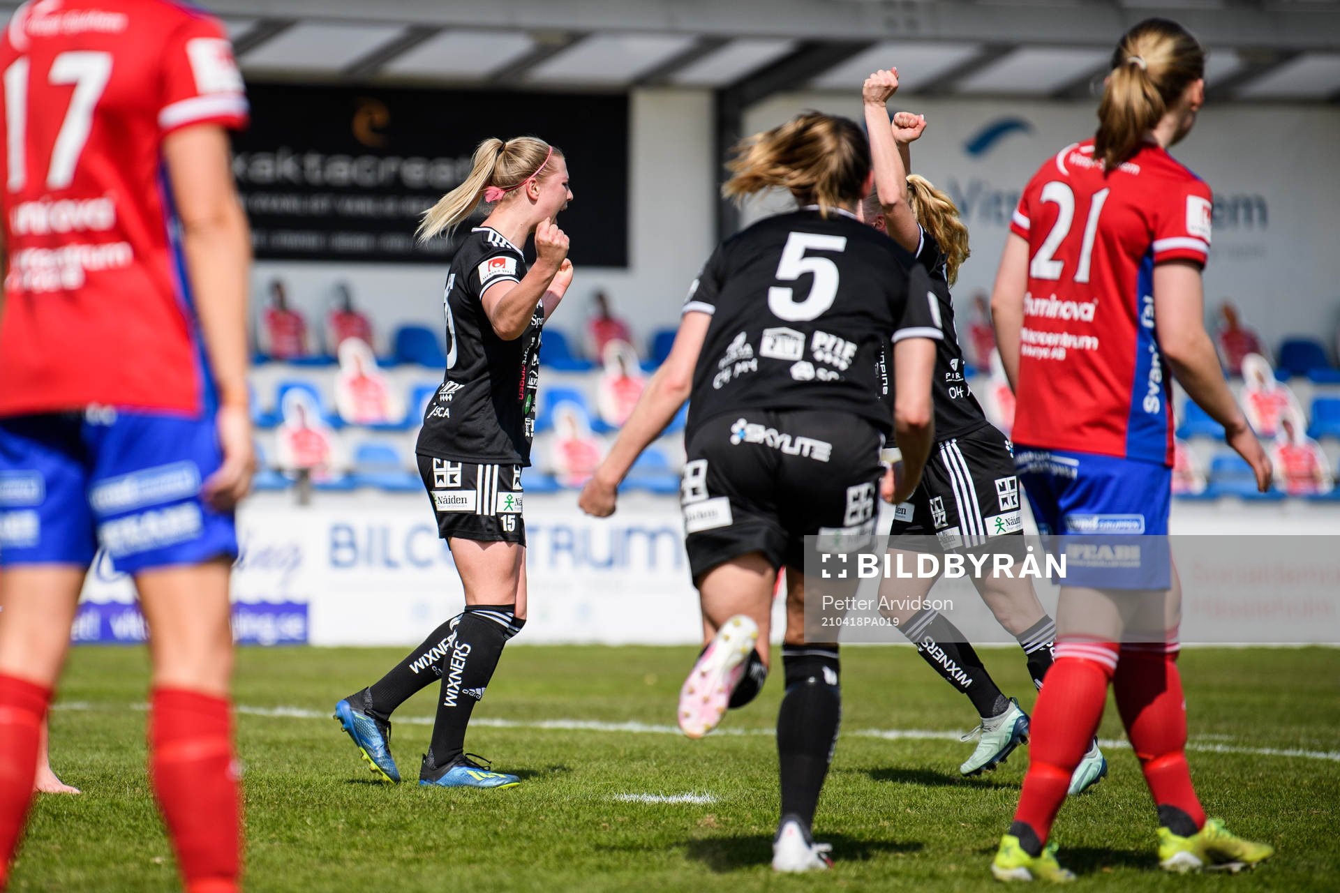 Piteås Ellen Löfqvist jublar