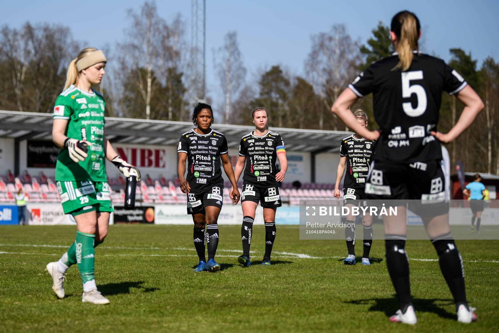 Piteås målvakt Guro Pettersen, Faith Ikidi Michael och