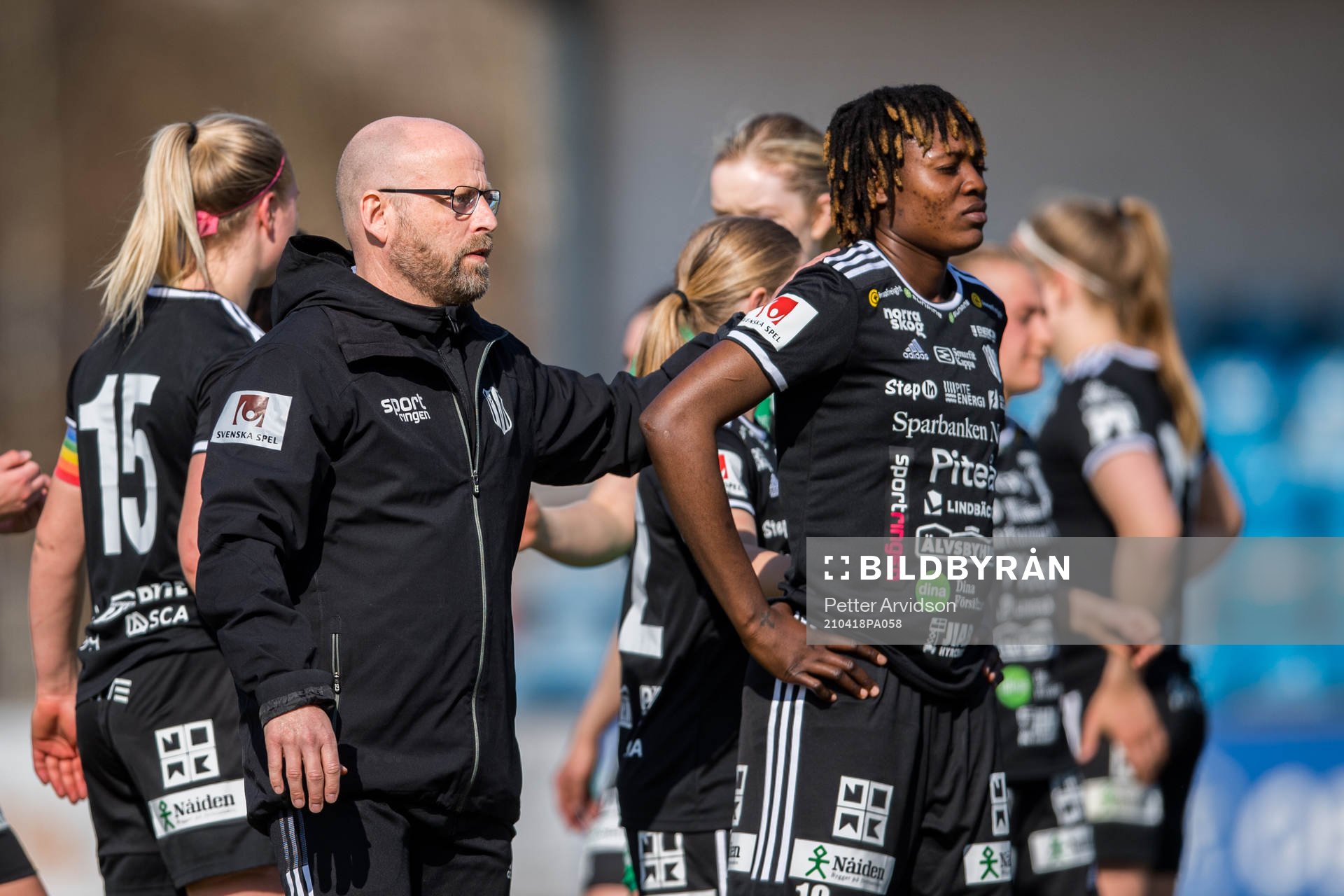 Piteås tränare Stellan Carlsson och Anam Imo  deppar