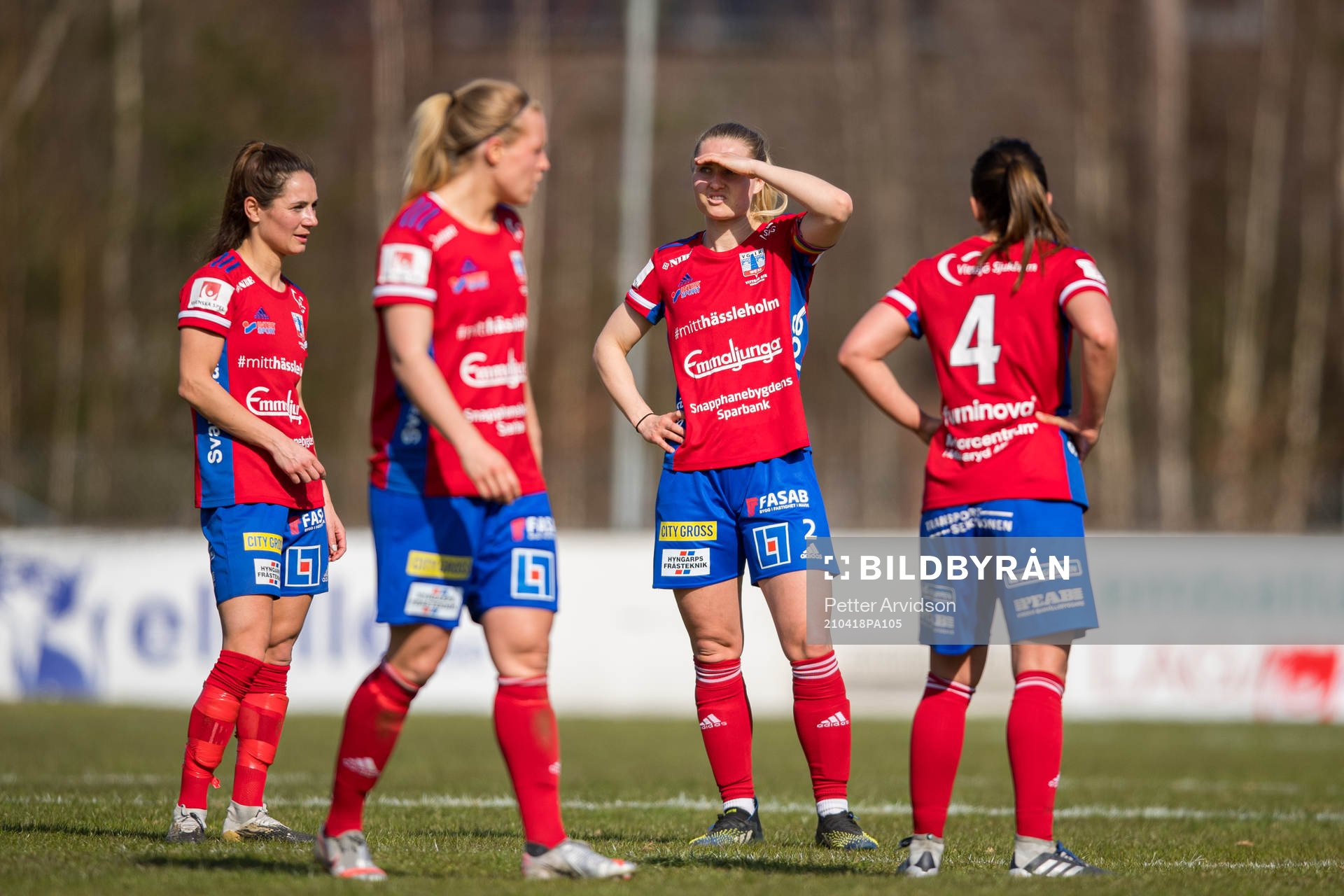 Vittsjös Elisabet Klinga och Mie Leth Jans under fotbollsmatchen i Damallsvenskan mellan Vittsjö och Piteå den 18 april 2021 i Vittsjö. 