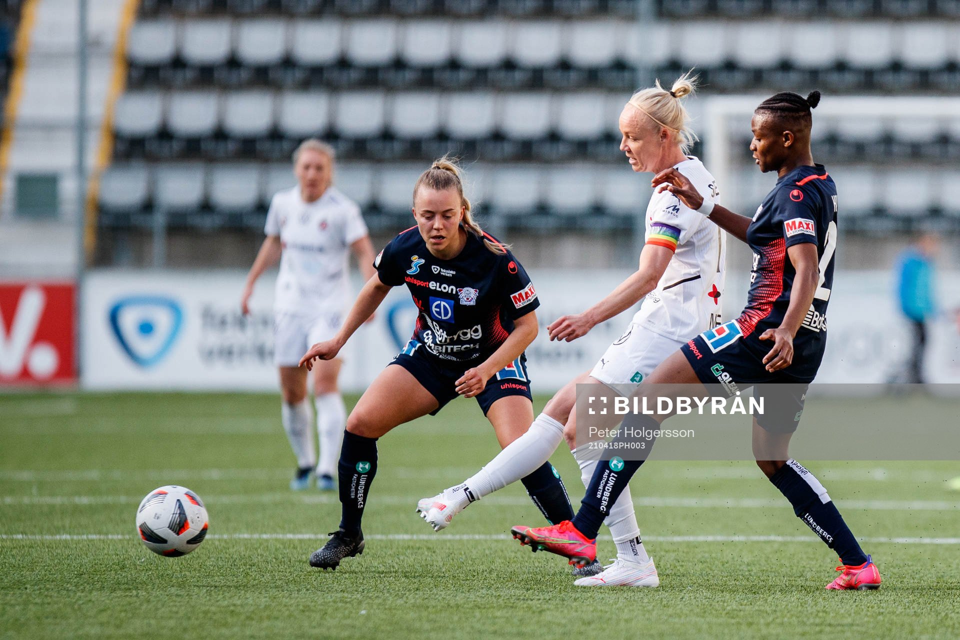 Linköpings Olga Ahtinen och Uchenna Grace Kanu mot