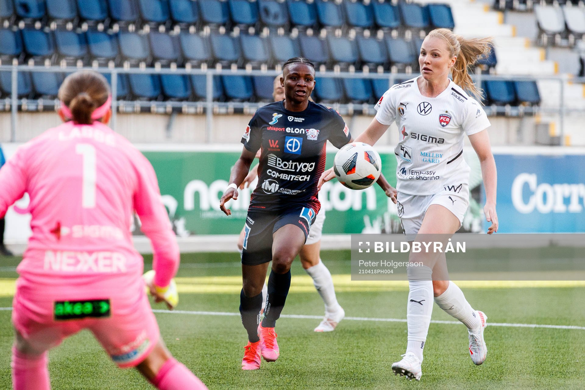 Linköpings Uchenna Grace Kanu och Rosengårds Glódís
