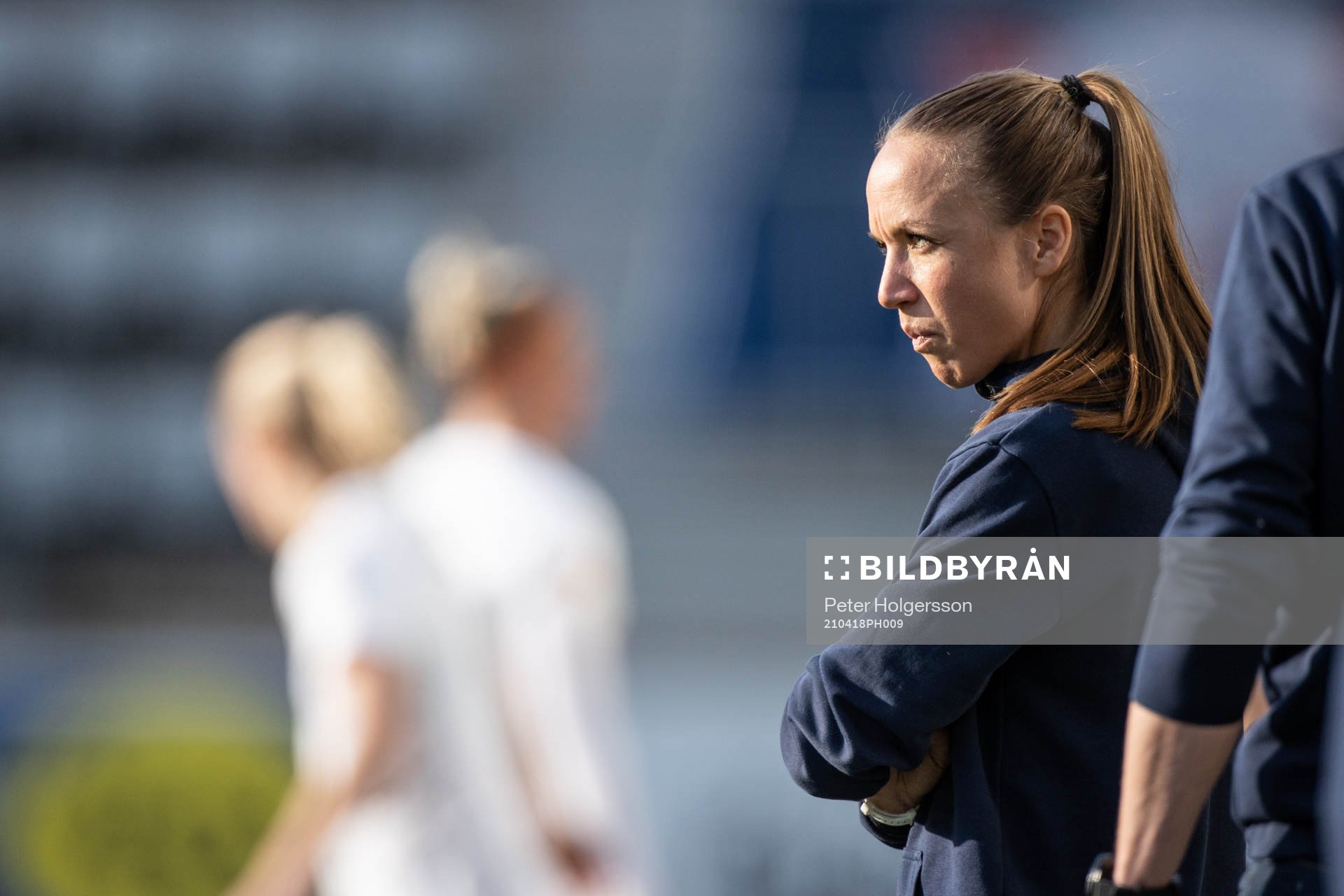 Linköpings assisterande tränare Malin Levenstad under fotbollsmatchen i Damallsvenskan mellan Linköping och FC Rosengård den 18 april 2021 i Linköping.