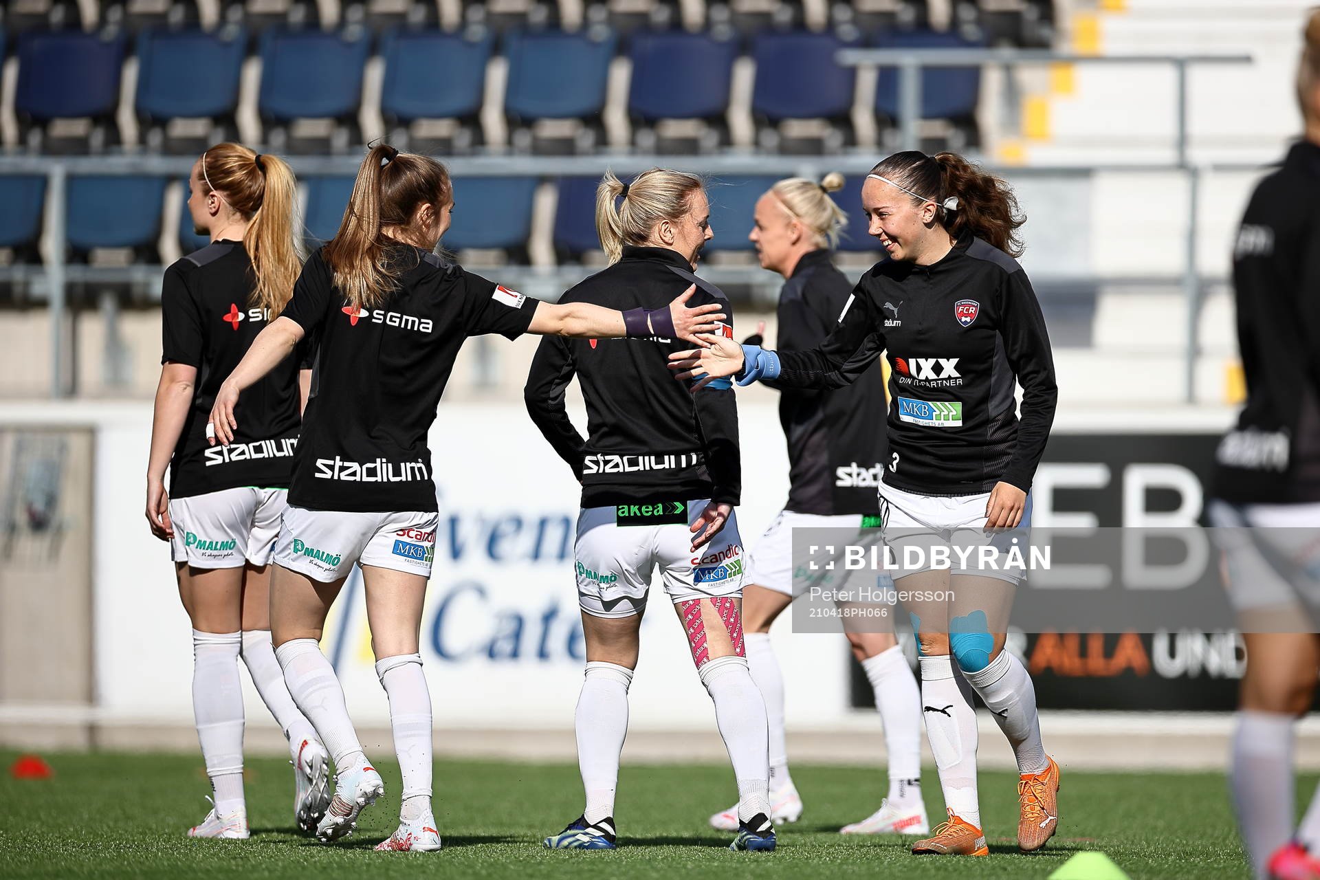 Rosengårds spelare före fotbollsmatchen i Damallsvenskan